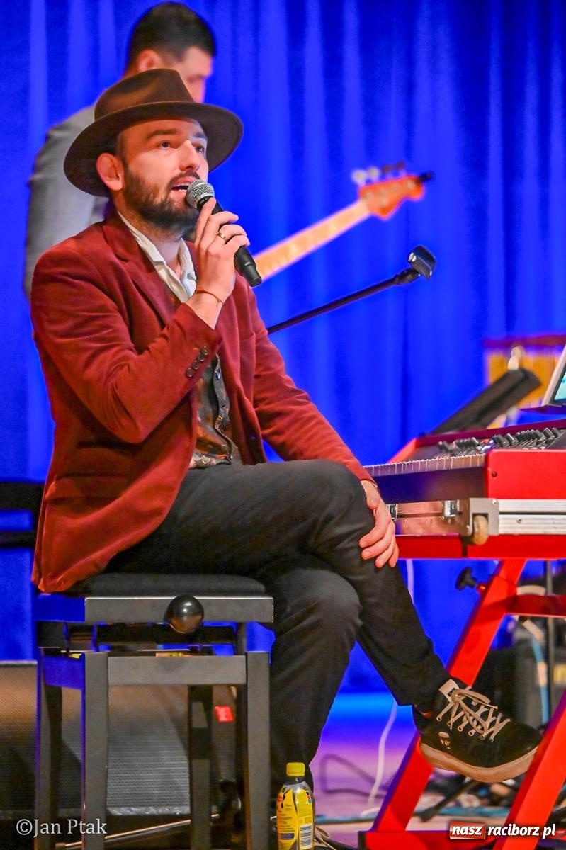 Zdjęcie w galerii na portalu naszraciborz.pl: Zielono mi… ocalić od zapomnienia. Walentynkowa gala w Raciborzu pełna wzruszeń wiadomości z regionu