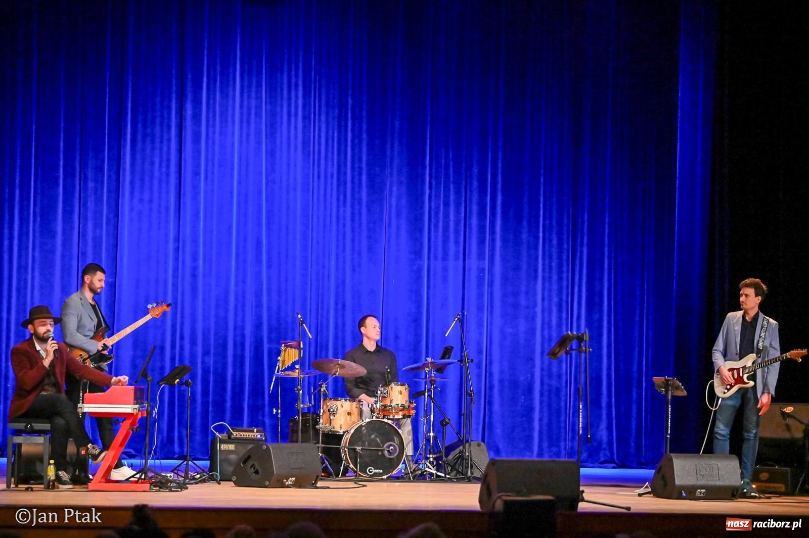 Zdjęcie w galerii na portalu naszraciborz.pl: Zielono mi… ocalić od zapomnienia. Walentynkowa gala w Raciborzu pełna wzruszeń wiadomości z regionu