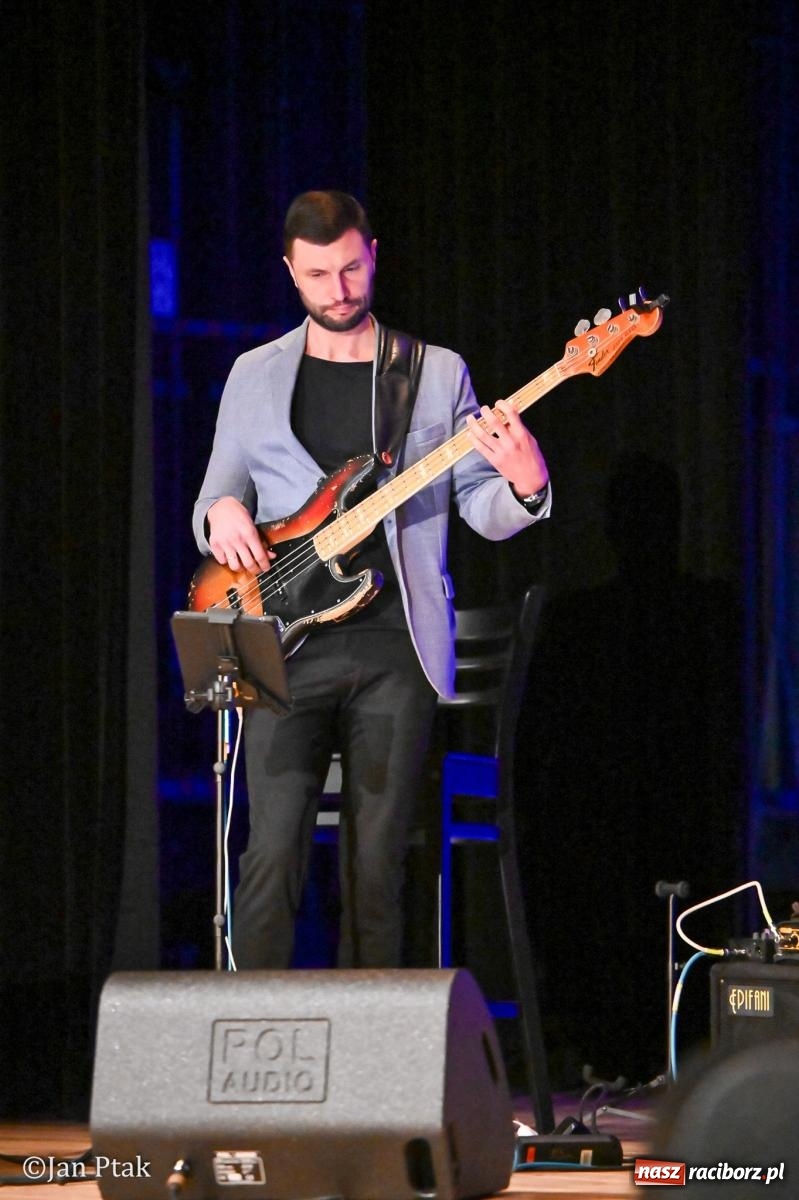 Zdjęcie w galerii na portalu naszraciborz.pl: Zielono mi… ocalić od zapomnienia. Walentynkowa gala w Raciborzu pełna wzruszeń wiadomości z regionu