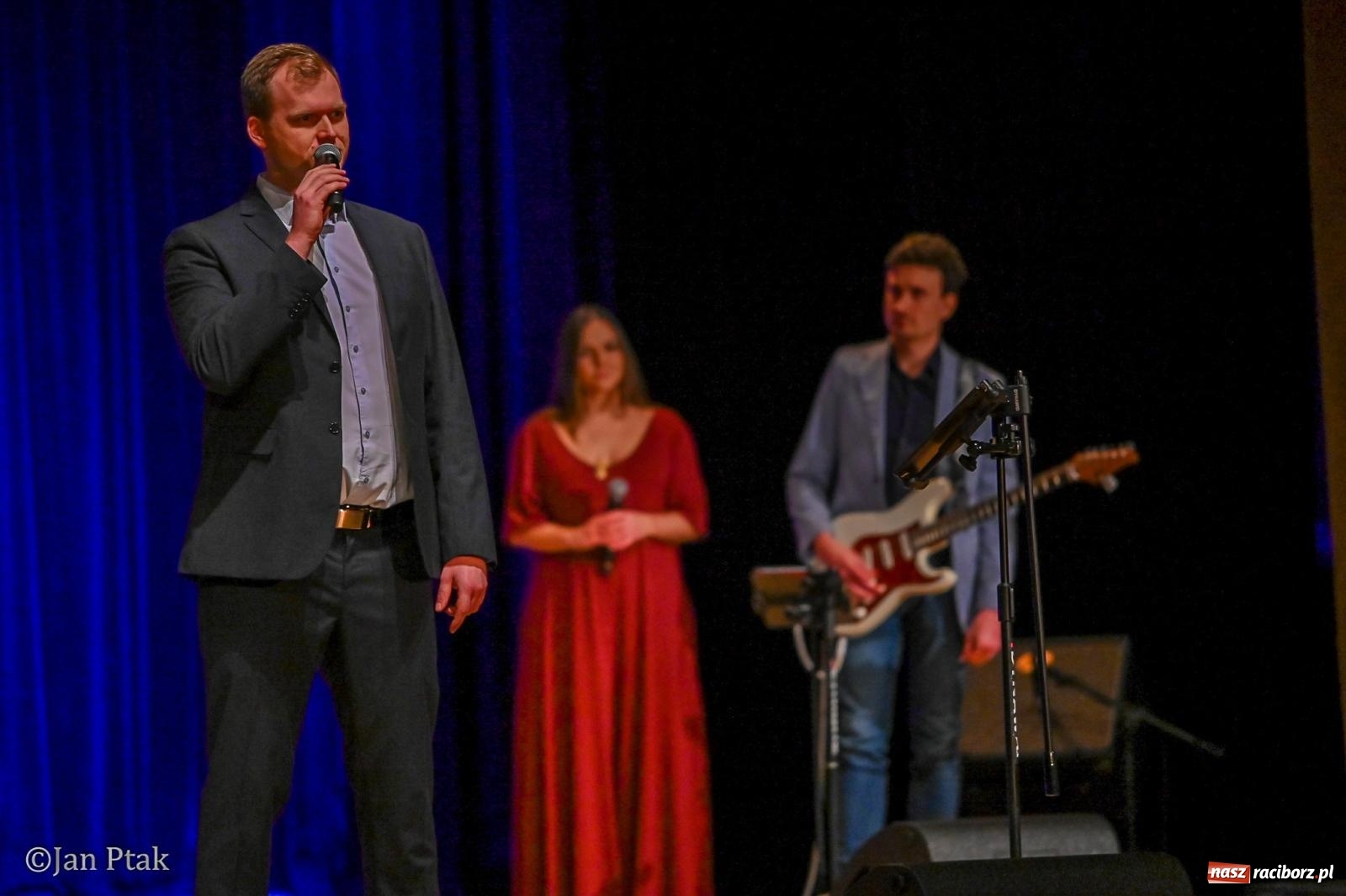 Zdjęcie w galerii na portalu naszraciborz.pl: Zielono mi… ocalić od zapomnienia. Walentynkowa gala w Raciborzu pełna wzruszeń wiadomości z regionu