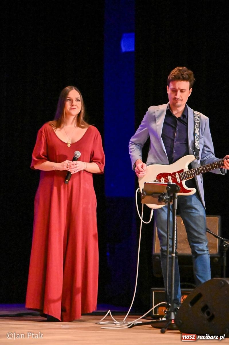 Zdjęcie w galerii na portalu naszraciborz.pl: Zielono mi… ocalić od zapomnienia. Walentynkowa gala w Raciborzu pełna wzruszeń wiadomości z regionu