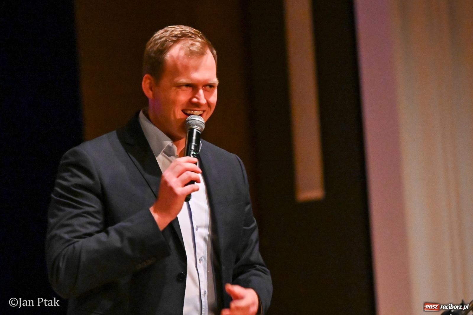 Zdjęcie w galerii na portalu naszraciborz.pl: Zielono mi… ocalić od zapomnienia. Walentynkowa gala w Raciborzu pełna wzruszeń wiadomości z regionu