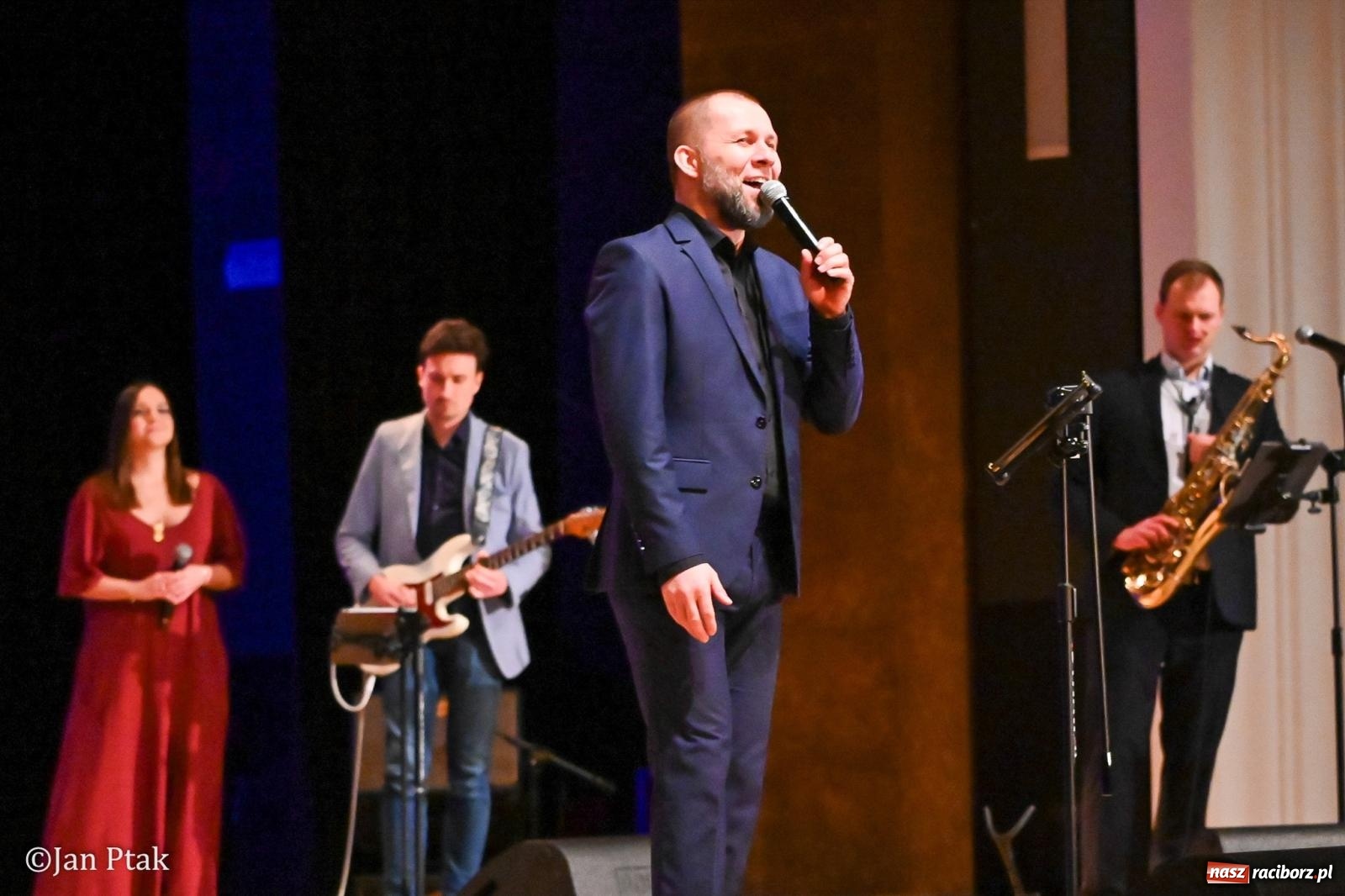 Zdjęcie w galerii na portalu naszraciborz.pl: Zielono mi… ocalić od zapomnienia. Walentynkowa gala w Raciborzu pełna wzruszeń wiadomości z regionu