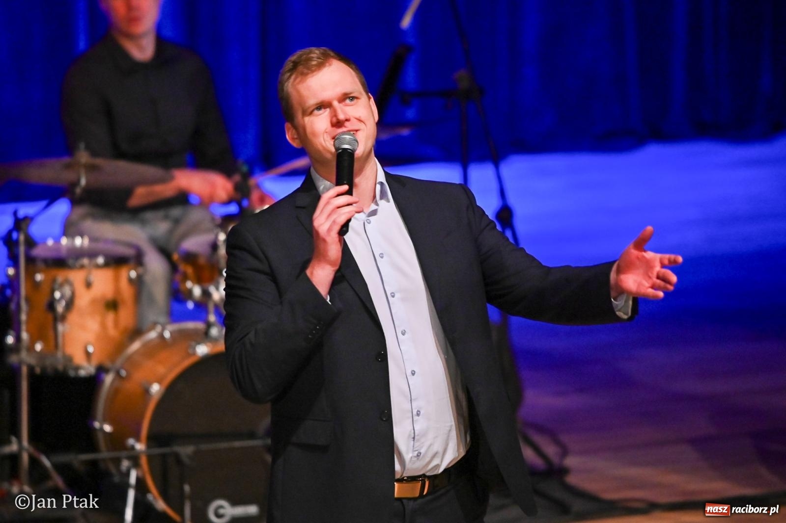 Zdjęcie w galerii na portalu naszraciborz.pl: Zielono mi… ocalić od zapomnienia. Walentynkowa gala w Raciborzu pełna wzruszeń wiadomości z regionu