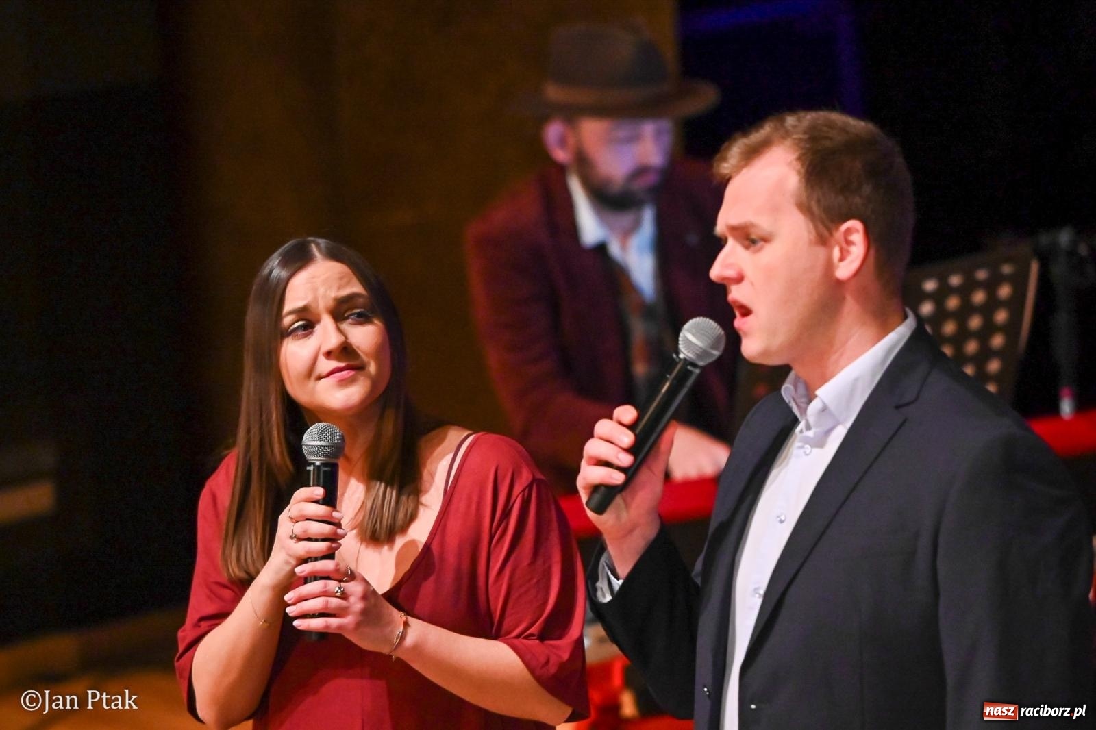 Zdjęcie w galerii na portalu naszraciborz.pl: Zielono mi… ocalić od zapomnienia. Walentynkowa gala w Raciborzu pełna wzruszeń wiadomości z regionu