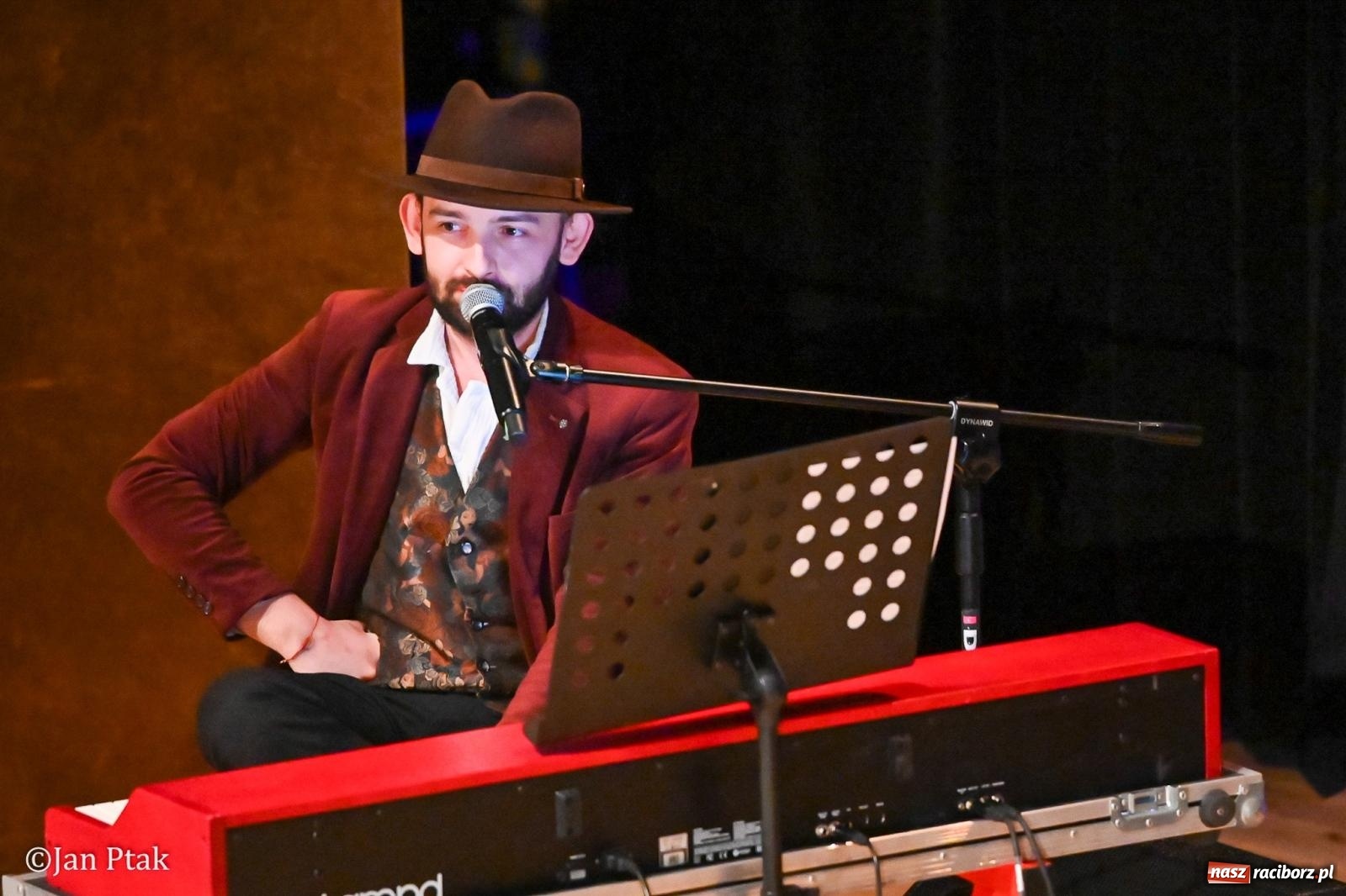 Zdjęcie w galerii na portalu naszraciborz.pl: Zielono mi… ocalić od zapomnienia. Walentynkowa gala w Raciborzu pełna wzruszeń wiadomości z regionu