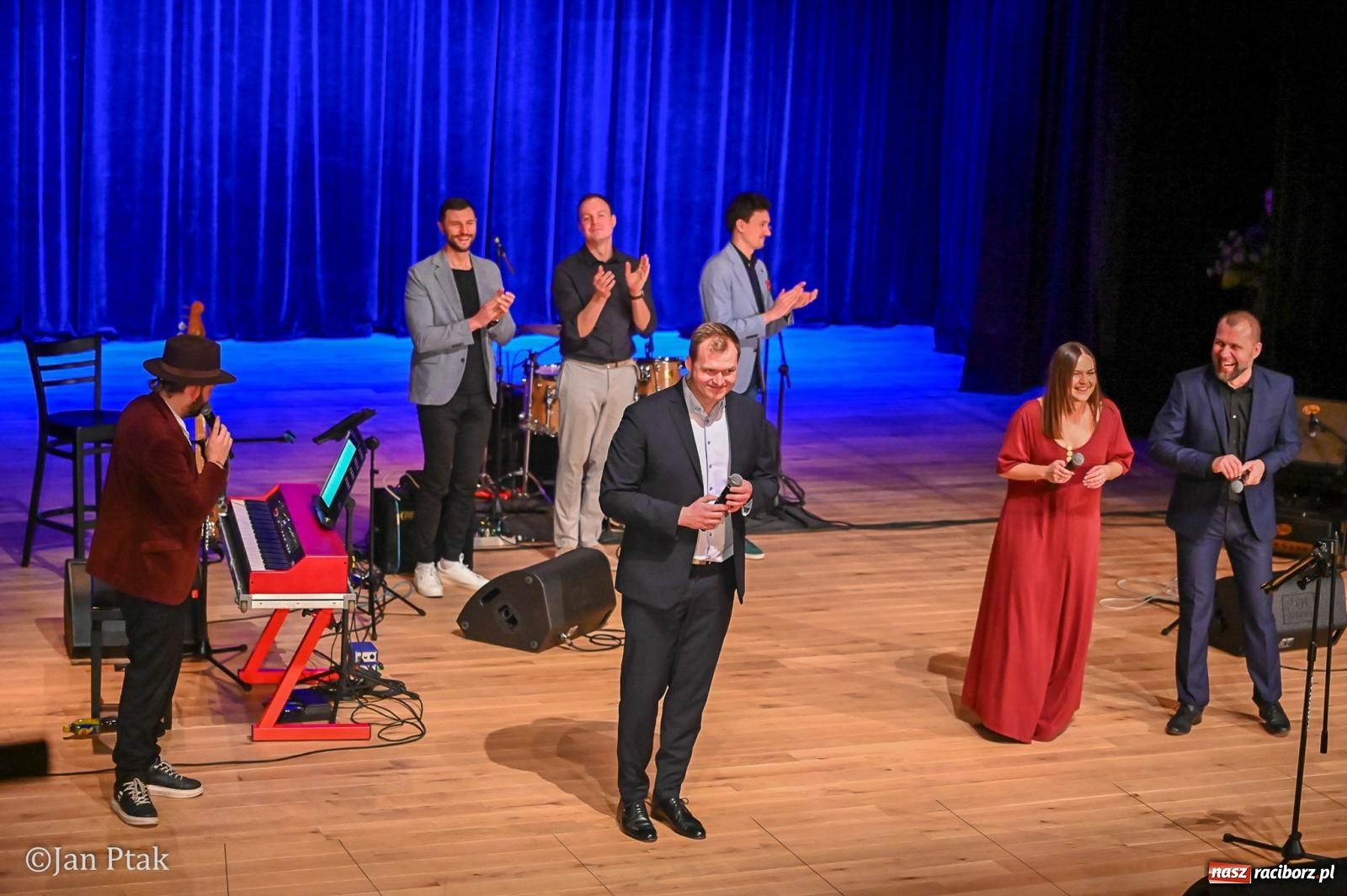 Zdjęcie w galerii na portalu naszraciborz.pl: Zielono mi… ocalić od zapomnienia. Walentynkowa gala w Raciborzu pełna wzruszeń wiadomości z regionu