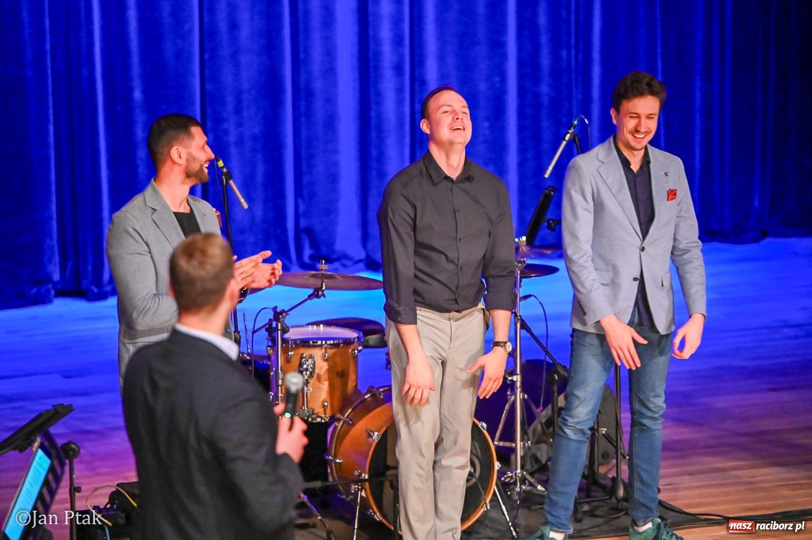 Zdjęcie w galerii na portalu naszraciborz.pl: Zielono mi… ocalić od zapomnienia. Walentynkowa gala w Raciborzu pełna wzruszeń wiadomości z regionu