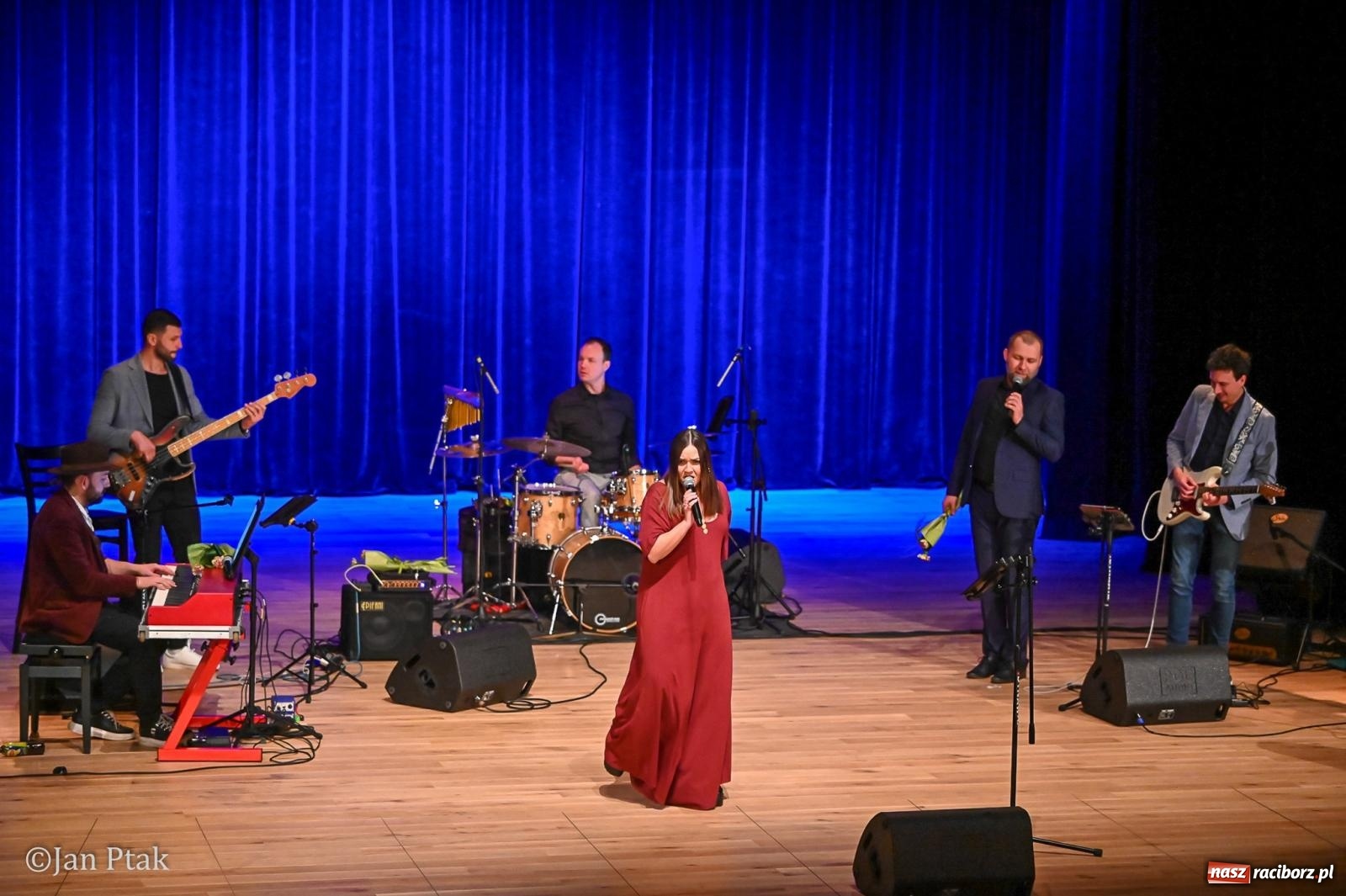 Zdjęcie w galerii na portalu naszraciborz.pl: Zielono mi… ocalić od zapomnienia. Walentynkowa gala w Raciborzu pełna wzruszeń wiadomości z regionu