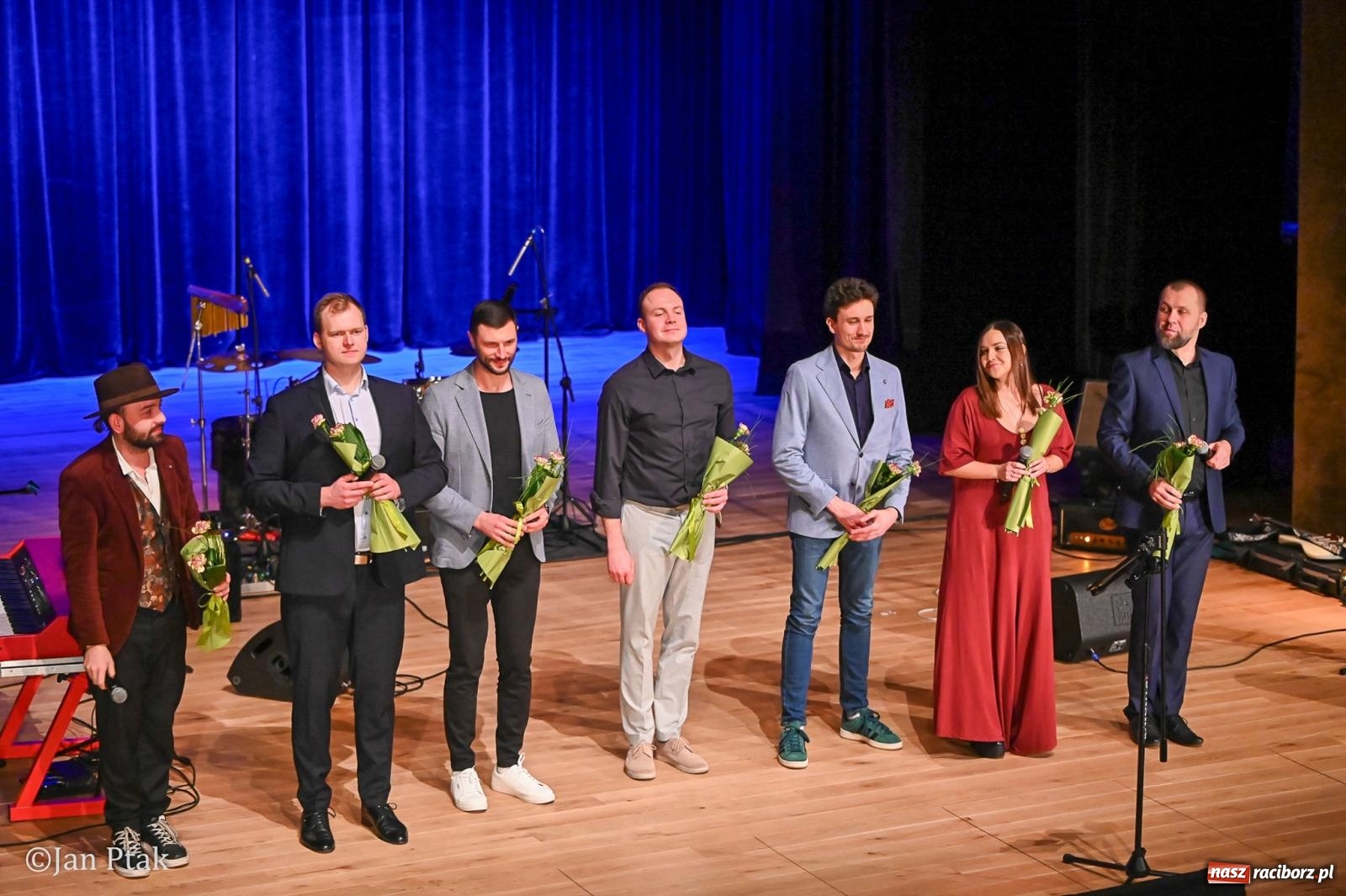 Zdjęcie w galerii na portalu naszraciborz.pl: Zielono mi… ocalić od zapomnienia. Walentynkowa gala w Raciborzu pełna wzruszeń wiadomości z regionu