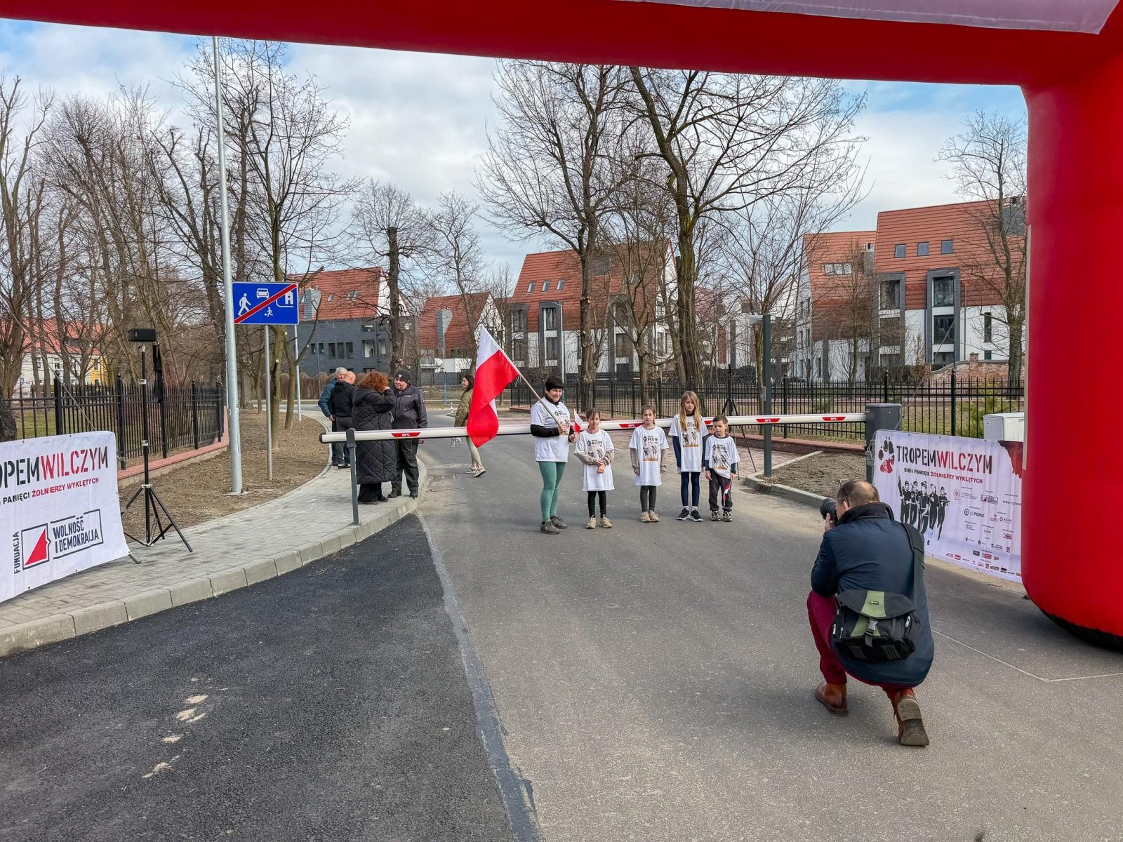 Zdjęcie w galerii na portalu naszraciborz.pl: Blisko 100 uczestników na starcie XIV Biegu Tropem Wilczym w Raciborzu wiadomości z regionu