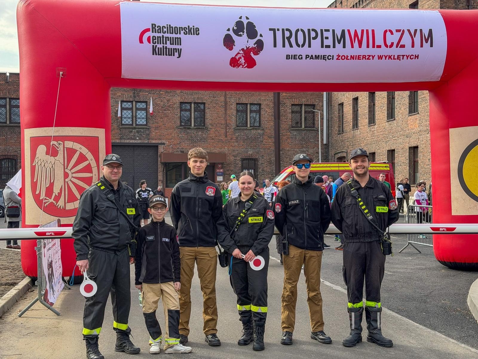 Zdjęcie w galerii na portalu naszraciborz.pl: Blisko 100 uczestników na starcie XIV Biegu Tropem Wilczym w Raciborzu wiadomości z regionu