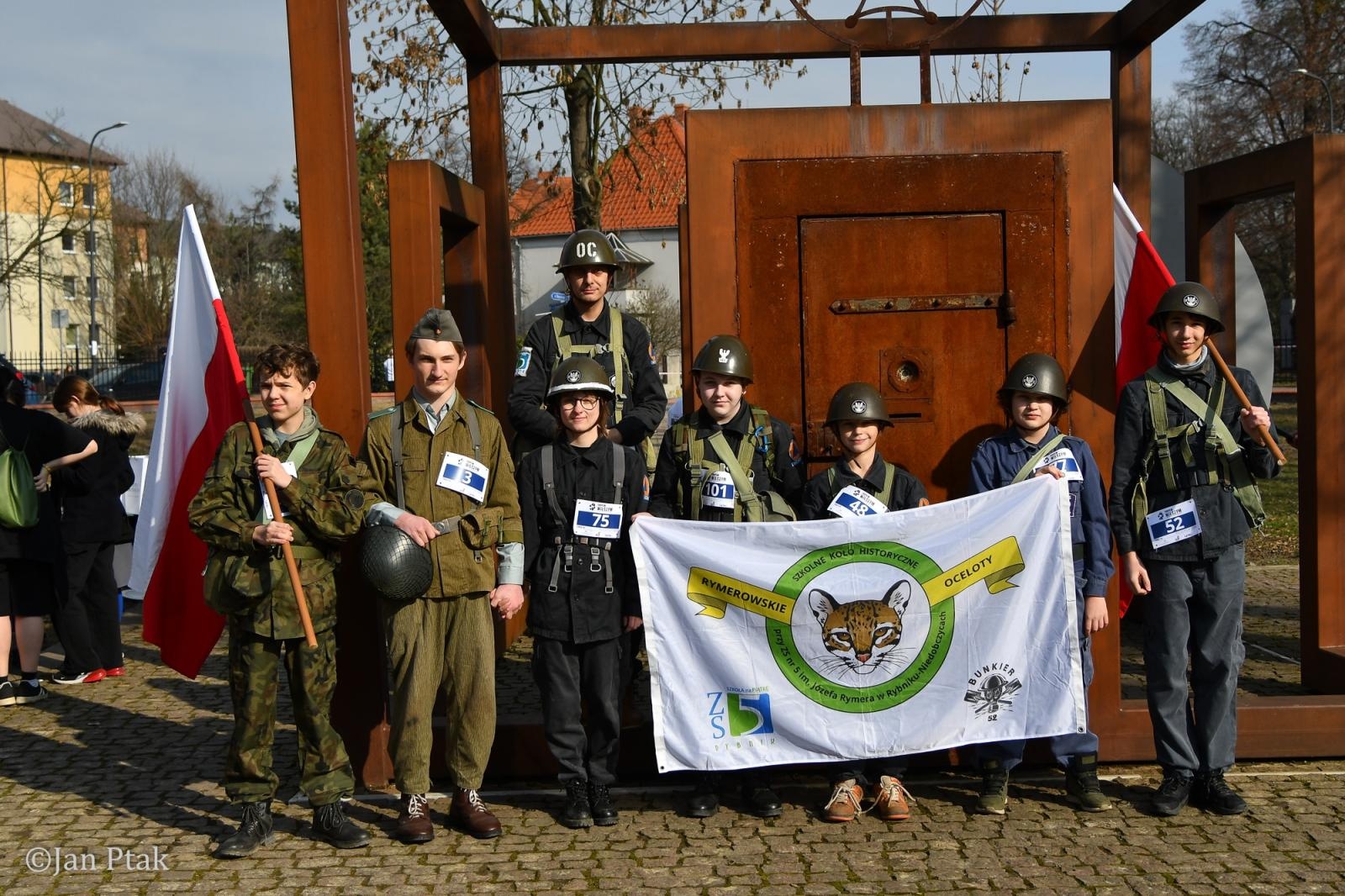 Zdjęcie w galerii na portalu naszraciborz.pl: Blisko 100 uczestników na starcie XIV Biegu Tropem Wilczym w Raciborzu wiadomości z regionu