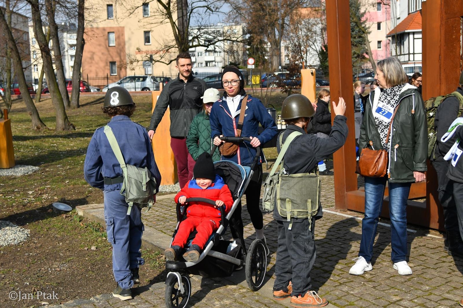 Zdjęcie w galerii na portalu naszraciborz.pl: Blisko 100 uczestników na starcie XIV Biegu Tropem Wilczym w Raciborzu wiadomości z regionu