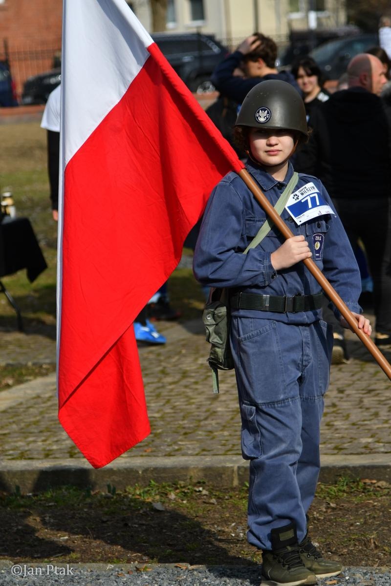 Zdjęcie w galerii na portalu naszraciborz.pl: Blisko 100 uczestników na starcie XIV Biegu Tropem Wilczym w Raciborzu wiadomości z regionu