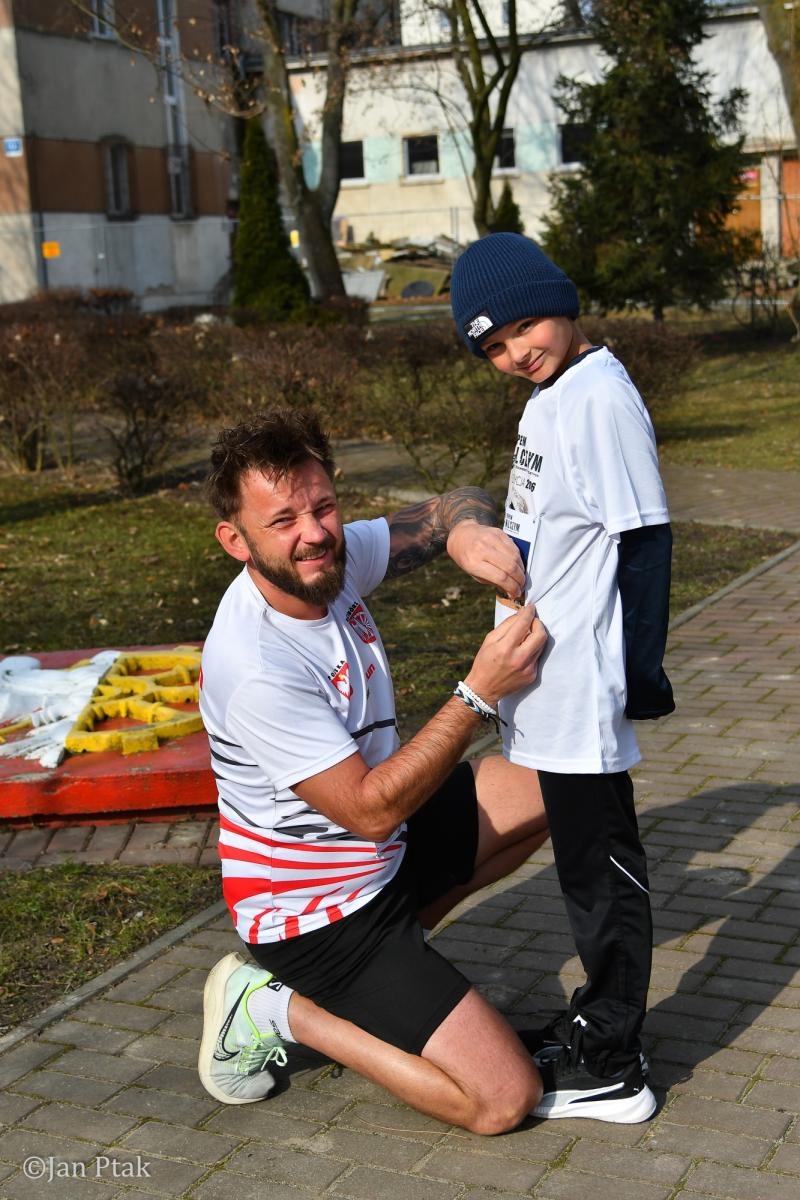 Zdjęcie w galerii na portalu naszraciborz.pl: Blisko 100 uczestników na starcie XIV Biegu Tropem Wilczym w Raciborzu wiadomości z regionu