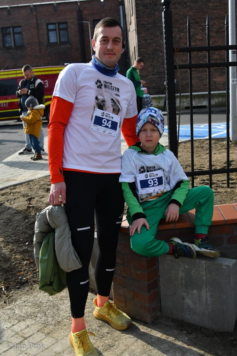 Zdjęcie w galerii na portalu naszraciborz.pl: Blisko 100 uczestników na starcie XIV Biegu Tropem Wilczym w Raciborzu wiadomości z regionu