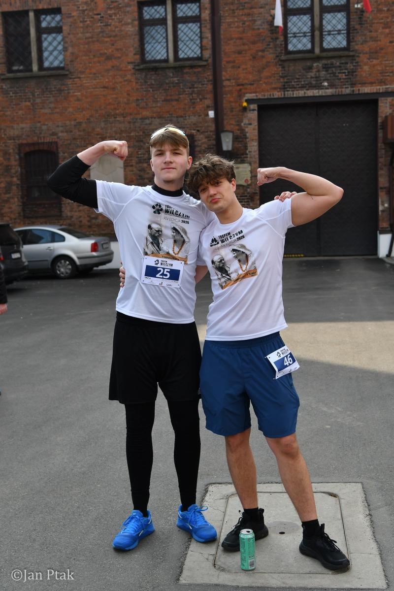 Zdjęcie w galerii na portalu naszraciborz.pl: Blisko 100 uczestników na starcie XIV Biegu Tropem Wilczym w Raciborzu wiadomości z regionu