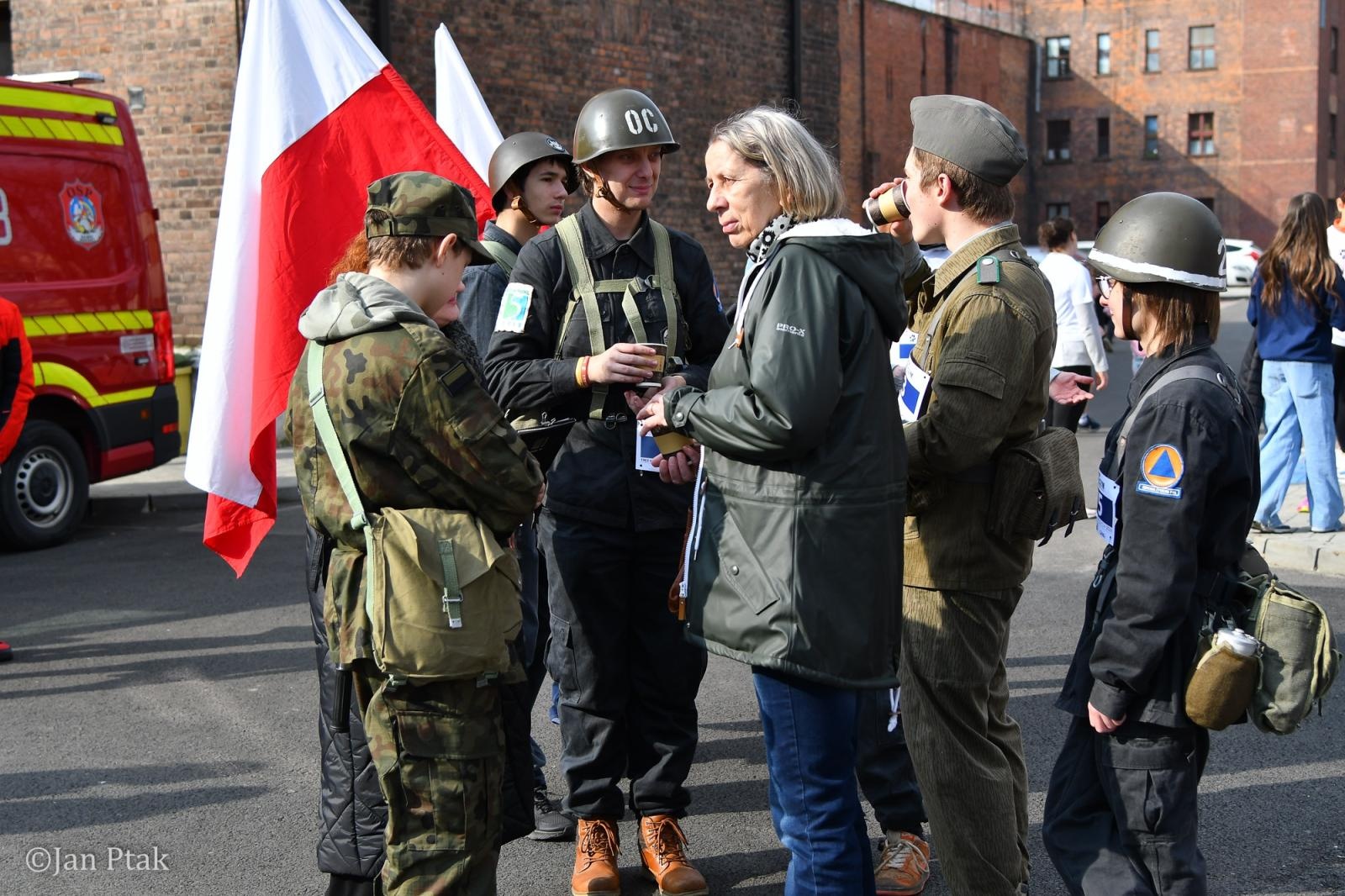 Zdjęcie w galerii na portalu naszraciborz.pl: Blisko 100 uczestników na starcie XIV Biegu Tropem Wilczym w Raciborzu wiadomości z regionu