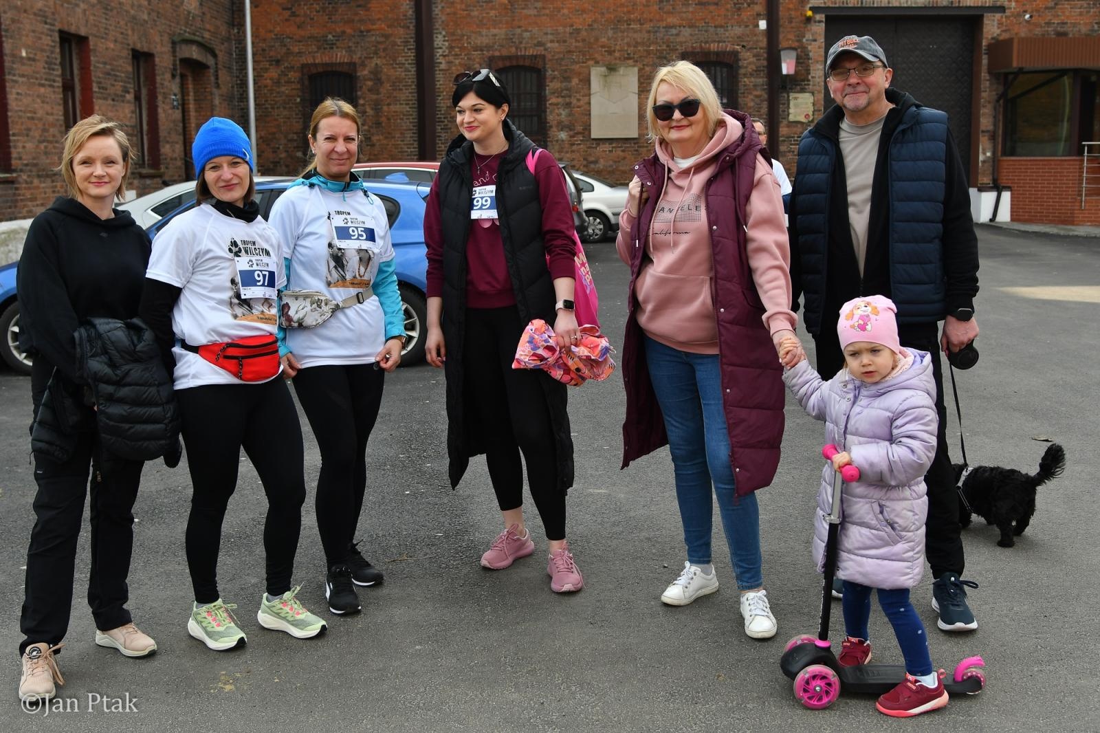 Zdjęcie w galerii na portalu naszraciborz.pl: Blisko 100 uczestników na starcie XIV Biegu Tropem Wilczym w Raciborzu wiadomości z regionu