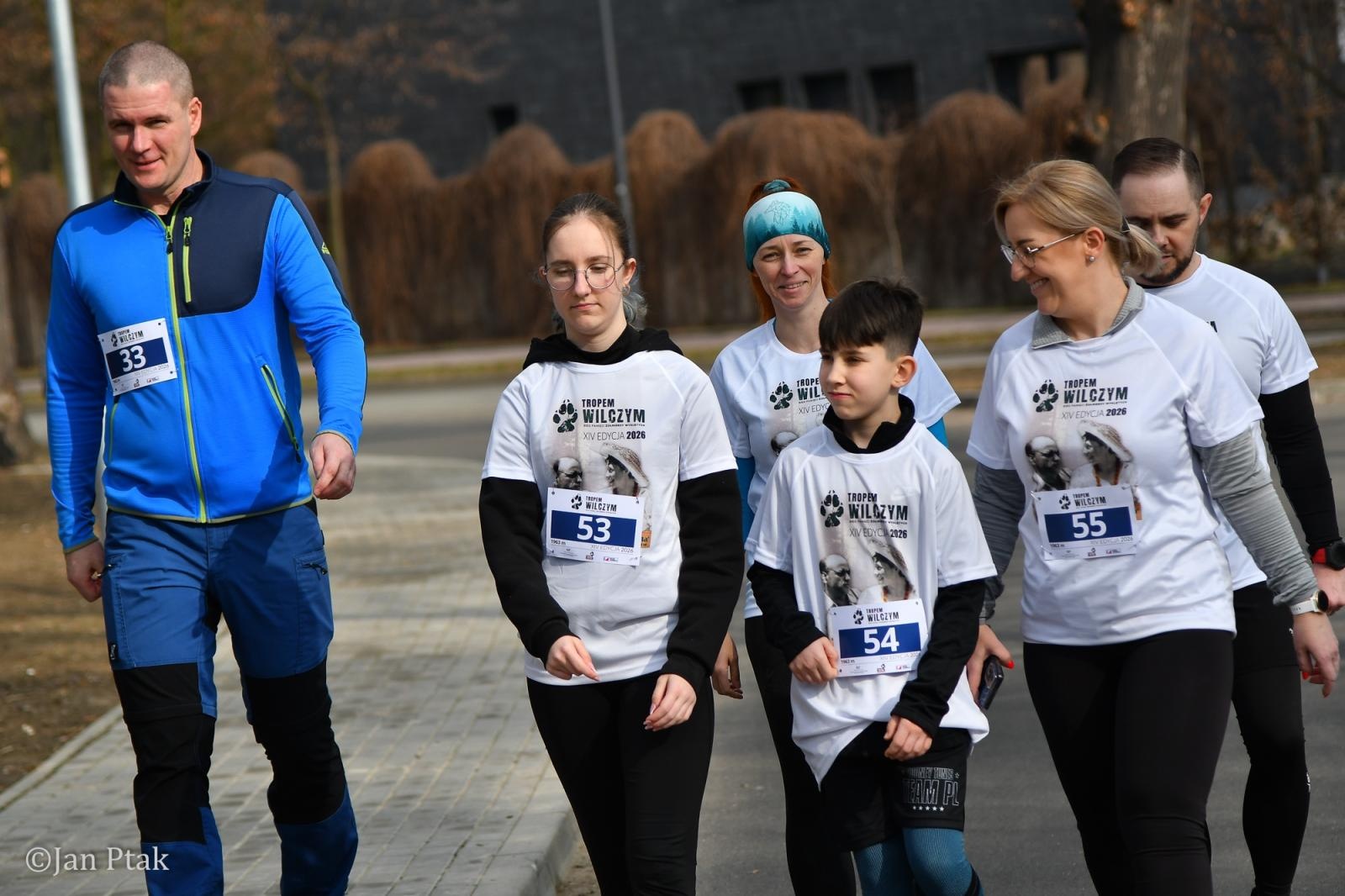 Zdjęcie w galerii na portalu naszraciborz.pl: Blisko 100 uczestników na starcie XIV Biegu Tropem Wilczym w Raciborzu wiadomości z regionu