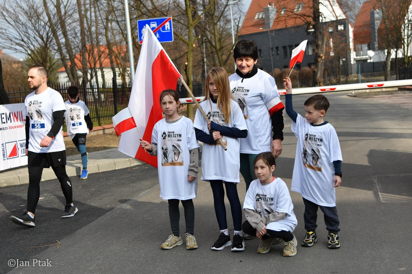 Zdjęcie w galerii na portalu naszraciborz.pl: Blisko 100 uczestników na starcie XIV Biegu Tropem Wilczym w Raciborzu wiadomości z regionu