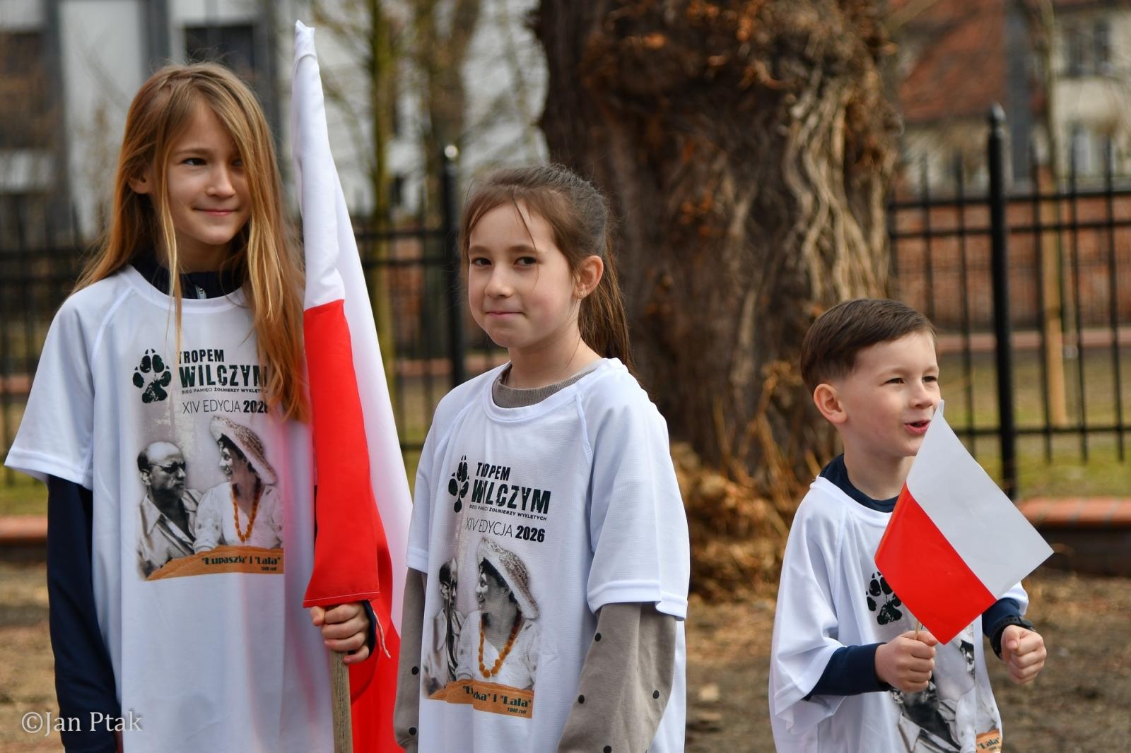 Zdjęcie w galerii na portalu naszraciborz.pl: Blisko 100 uczestników na starcie XIV Biegu Tropem Wilczym w Raciborzu wiadomości z regionu