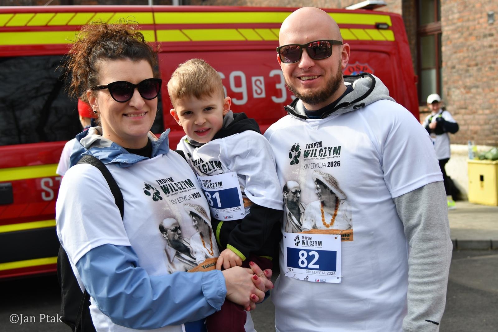 Zdjęcie w galerii na portalu naszraciborz.pl: Blisko 100 uczestników na starcie XIV Biegu Tropem Wilczym w Raciborzu wiadomości z regionu