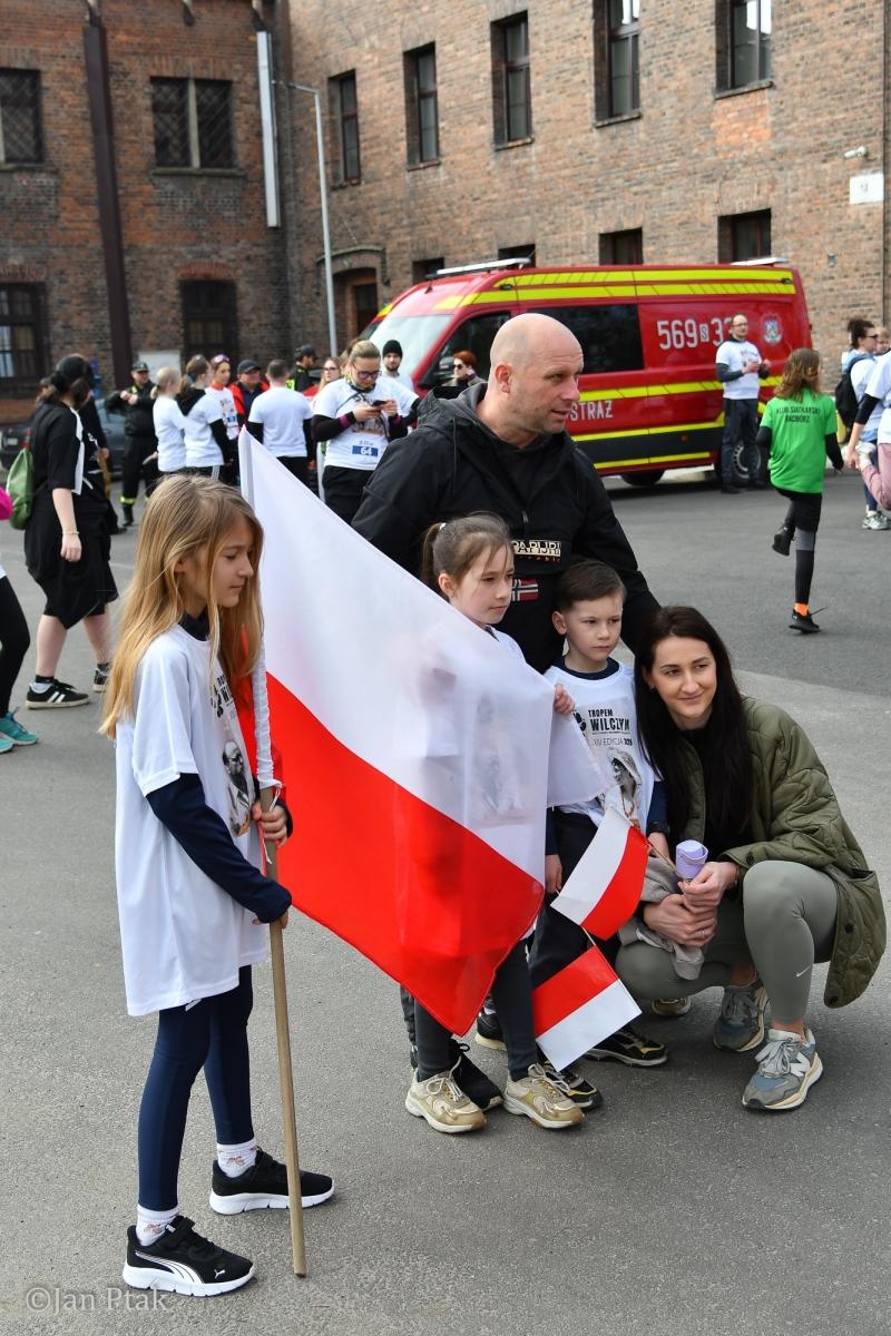 Zdjęcie w galerii na portalu naszraciborz.pl: Blisko 100 uczestników na starcie XIV Biegu Tropem Wilczym w Raciborzu wiadomości z regionu