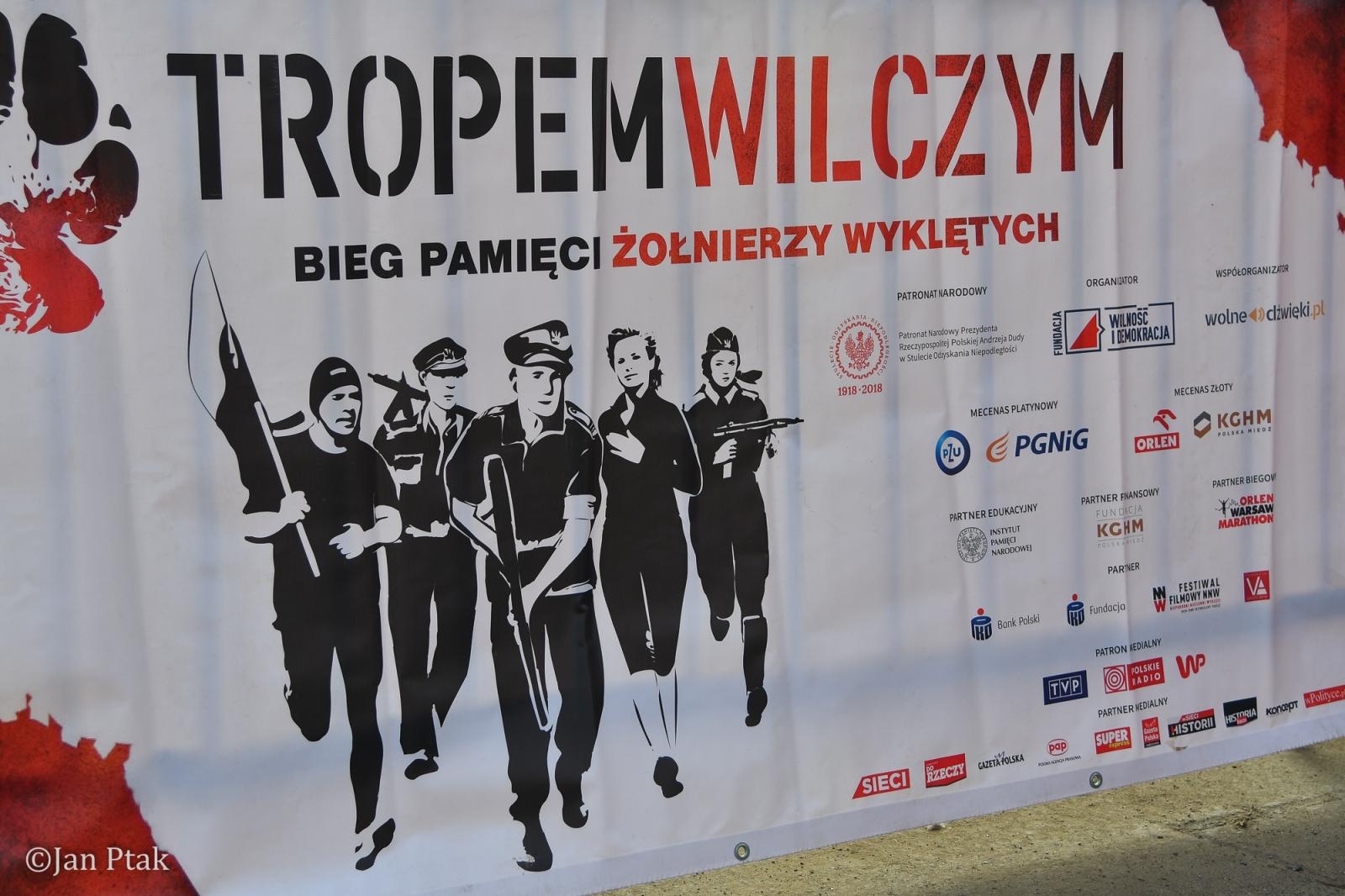 Zdjęcie w galerii na portalu naszraciborz.pl: Blisko 100 uczestników na starcie XIV Biegu Tropem Wilczym w Raciborzu wiadomości z regionu