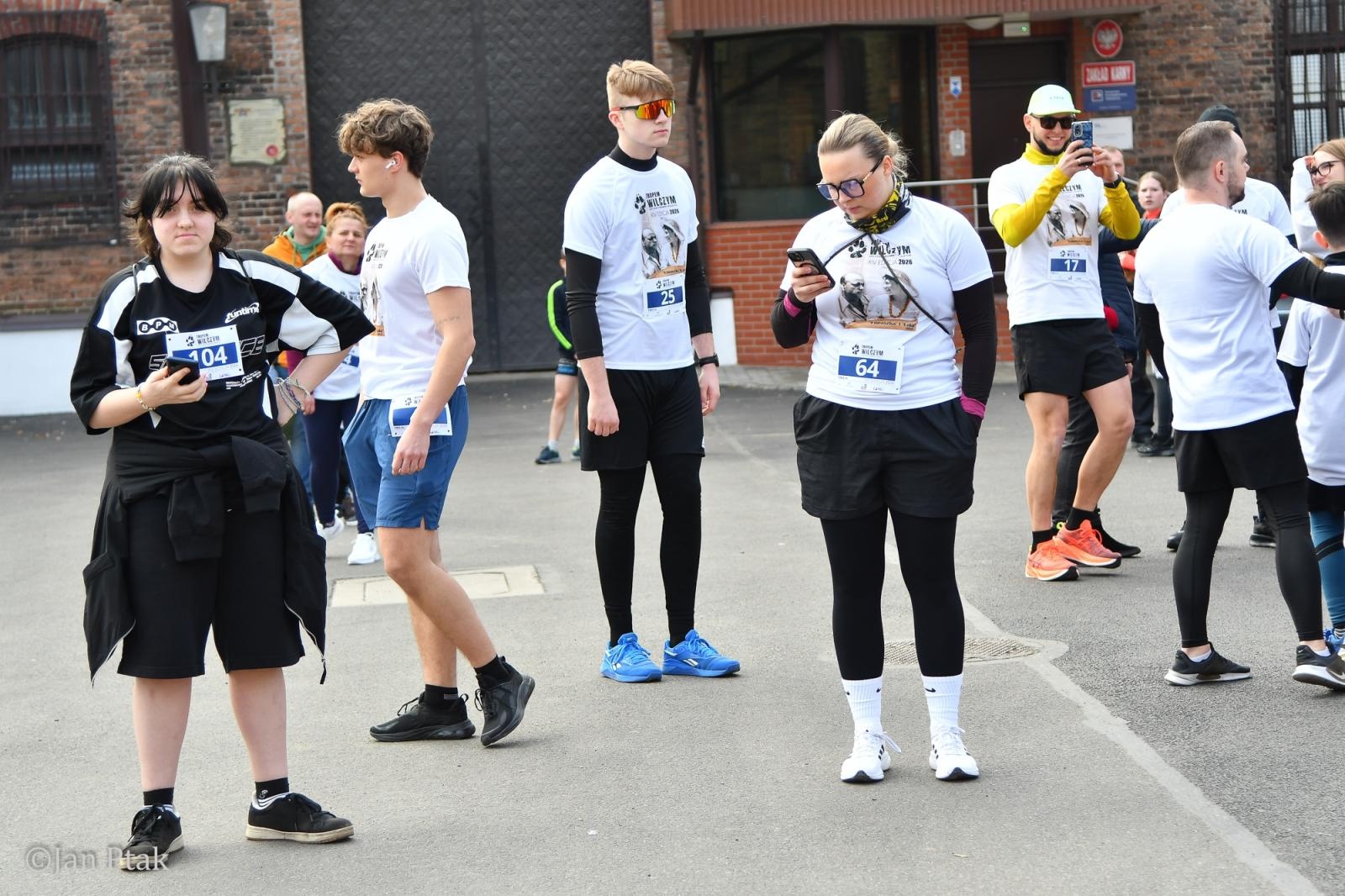 Zdjęcie w galerii na portalu naszraciborz.pl: Blisko 100 uczestników na starcie XIV Biegu Tropem Wilczym w Raciborzu wiadomości z regionu