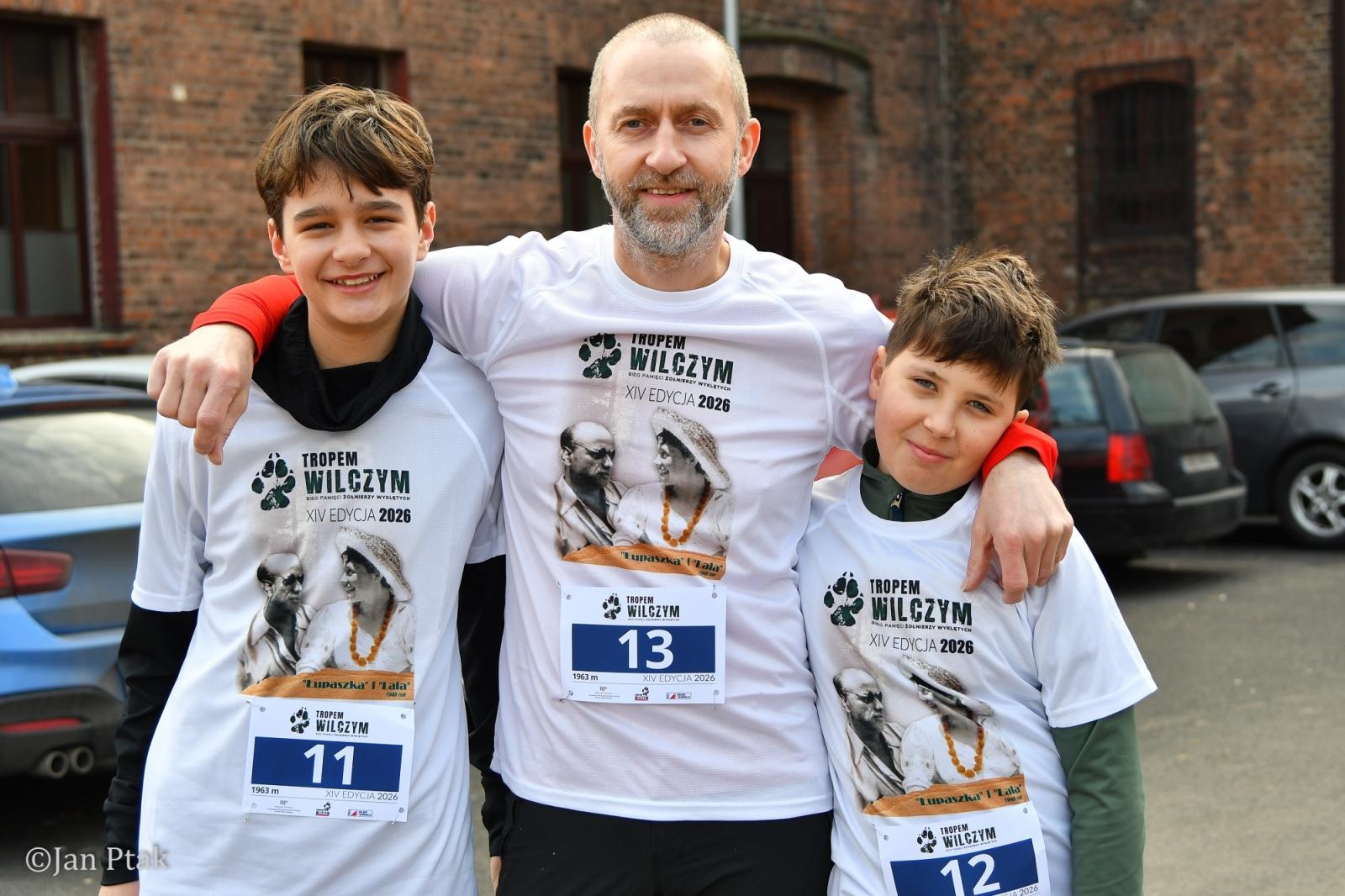 Zdjęcie w galerii na portalu naszraciborz.pl: Blisko 100 uczestników na starcie XIV Biegu Tropem Wilczym w Raciborzu wiadomości z regionu