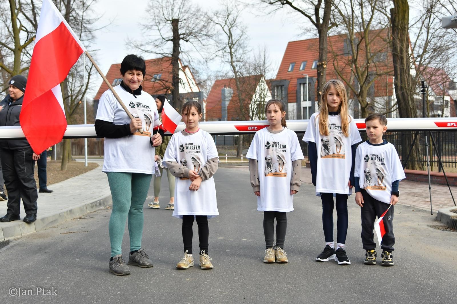 Zdjęcie w galerii na portalu naszraciborz.pl: Blisko 100 uczestników na starcie XIV Biegu Tropem Wilczym w Raciborzu wiadomości z regionu