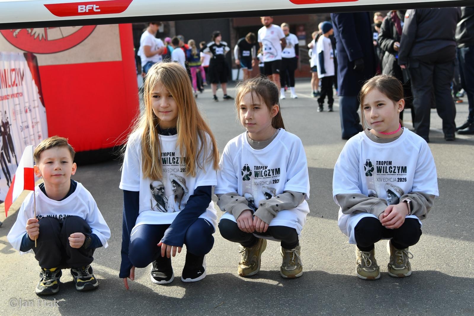 Zdjęcie w galerii na portalu naszraciborz.pl: Blisko 100 uczestników na starcie XIV Biegu Tropem Wilczym w Raciborzu wiadomości z regionu
