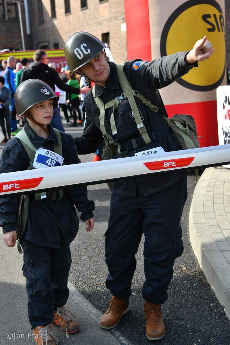 Zdjęcie w galerii na portalu naszraciborz.pl: Blisko 100 uczestników na starcie XIV Biegu Tropem Wilczym w Raciborzu wiadomości z regionu