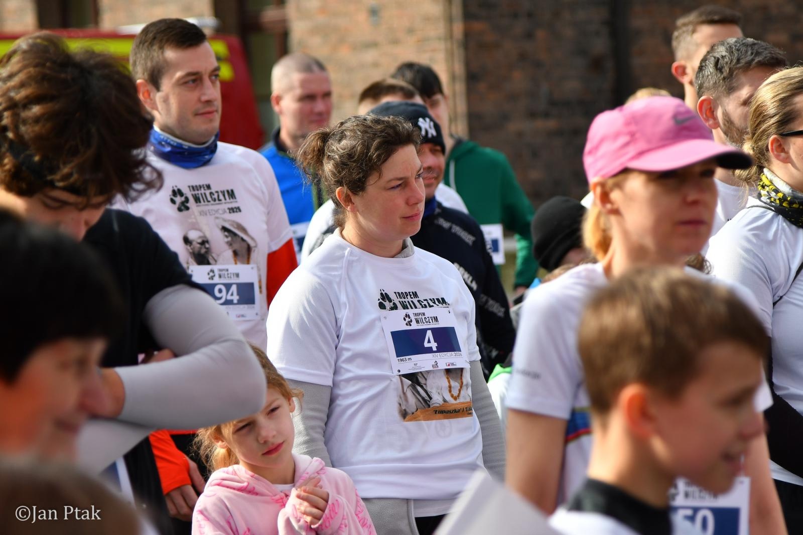 Zdjęcie w galerii na portalu naszraciborz.pl: Blisko 100 uczestników na starcie XIV Biegu Tropem Wilczym w Raciborzu wiadomości z regionu