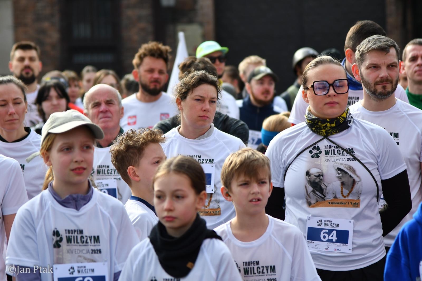 Zdjęcie w galerii na portalu naszraciborz.pl: Blisko 100 uczestników na starcie XIV Biegu Tropem Wilczym w Raciborzu wiadomości z regionu