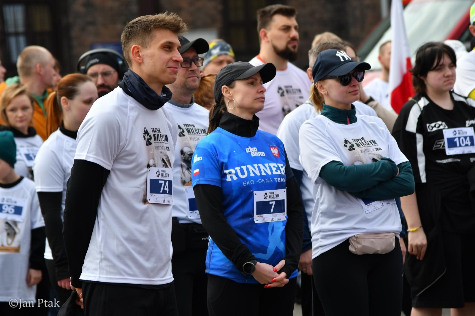 Zdjęcie w galerii na portalu naszraciborz.pl: Blisko 100 uczestników na starcie XIV Biegu Tropem Wilczym w Raciborzu wiadomości z regionu