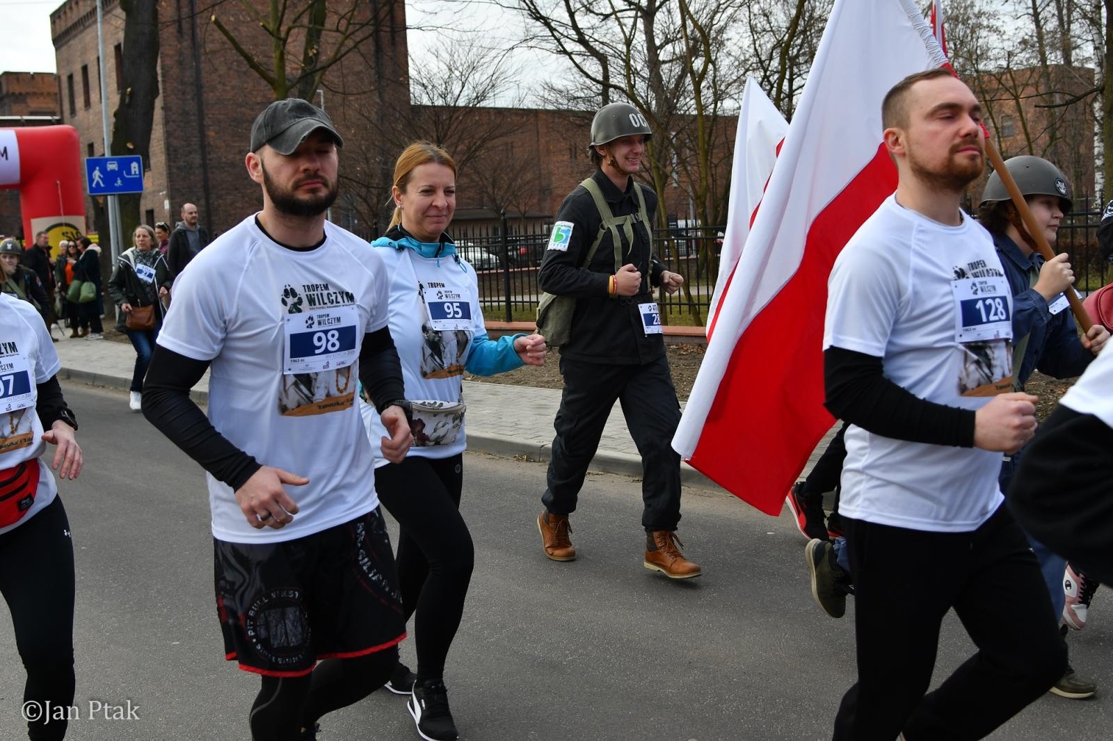 Zdjęcie w galerii na portalu naszraciborz.pl: Blisko 100 uczestników na starcie XIV Biegu Tropem Wilczym w Raciborzu wiadomości z regionu