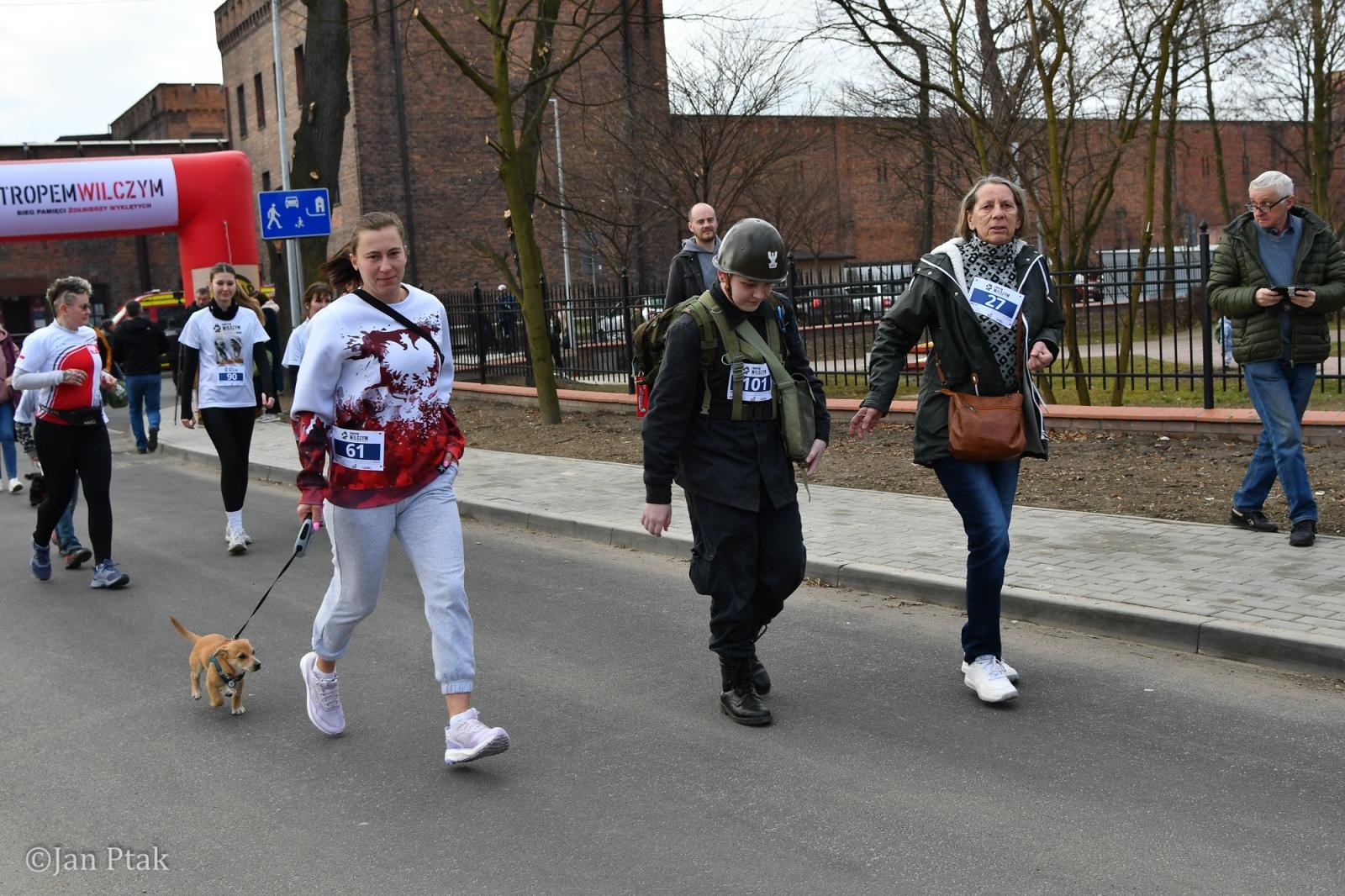 Zdjęcie w galerii na portalu naszraciborz.pl: Blisko 100 uczestników na starcie XIV Biegu Tropem Wilczym w Raciborzu wiadomości z regionu