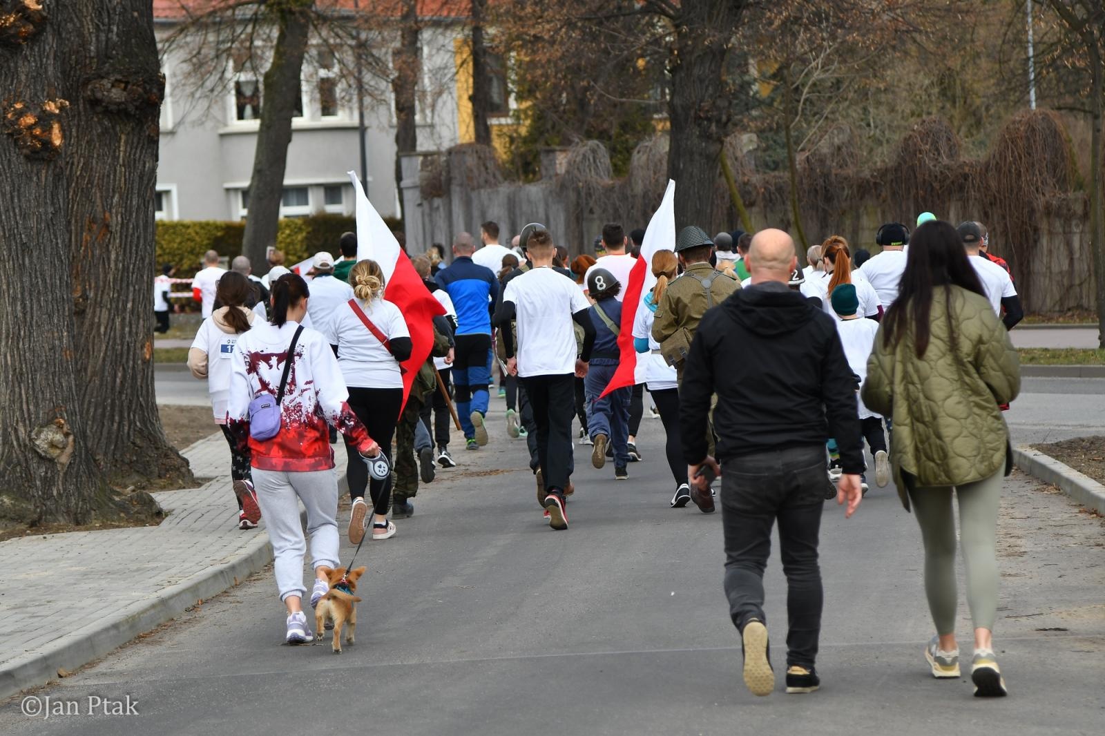 Zdjęcie w galerii na portalu naszraciborz.pl: Blisko 100 uczestników na starcie XIV Biegu Tropem Wilczym w Raciborzu wiadomości z regionu