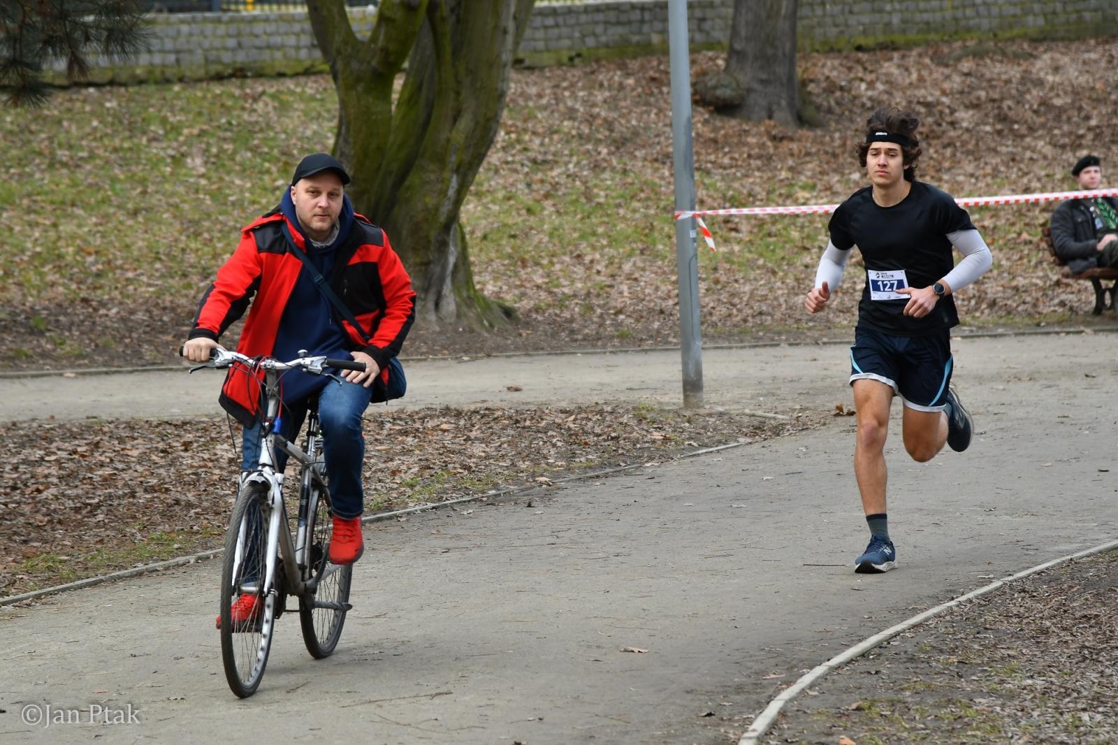 Zdjęcie w galerii na portalu naszraciborz.pl: Blisko 100 uczestników na starcie XIV Biegu Tropem Wilczym w Raciborzu wiadomości z regionu