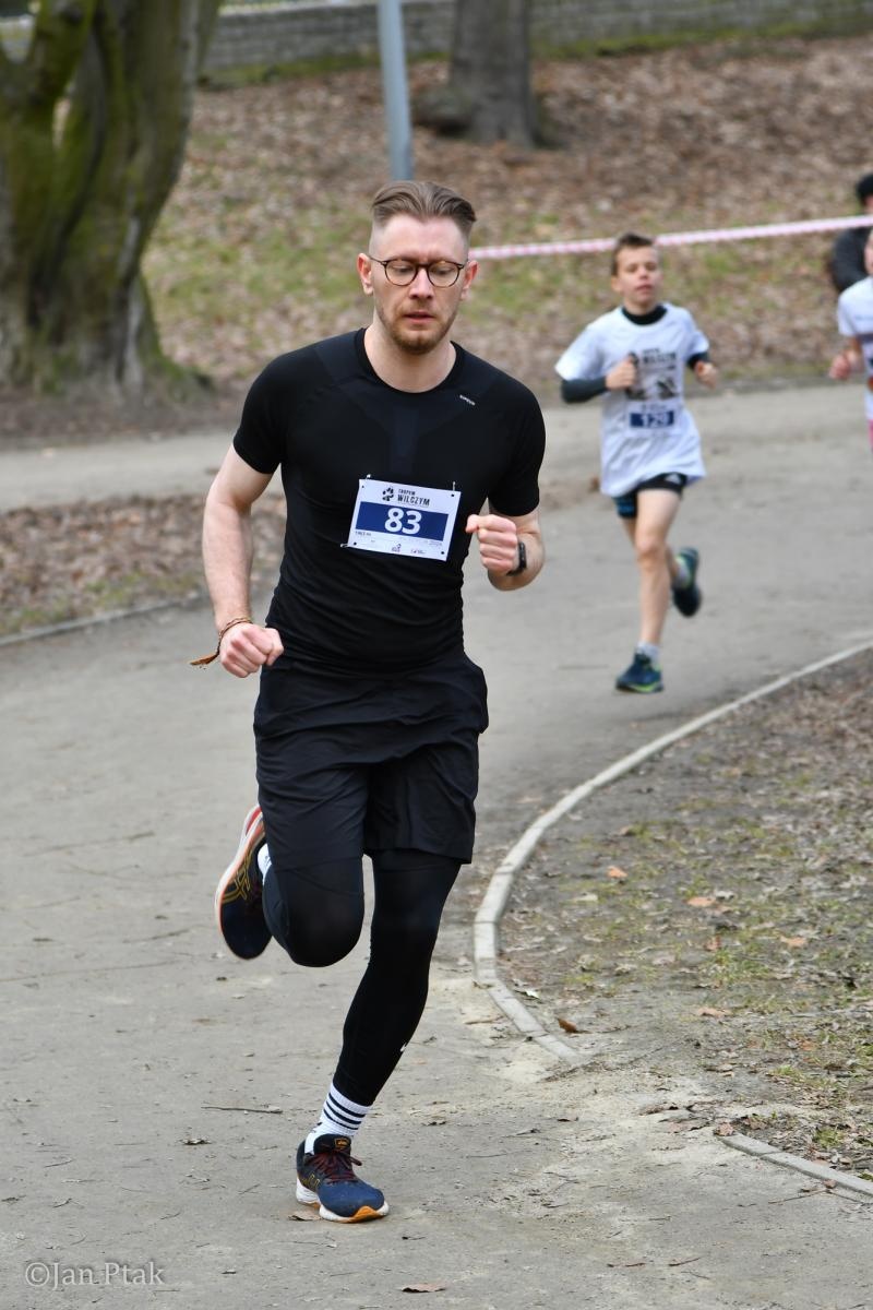 Zdjęcie w galerii na portalu naszraciborz.pl: Blisko 100 uczestników na starcie XIV Biegu Tropem Wilczym w Raciborzu wiadomości z regionu