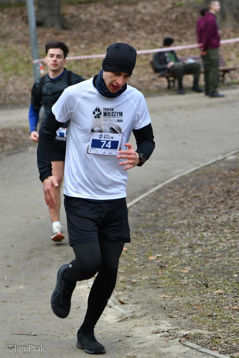 Zdjęcie w galerii na portalu naszraciborz.pl: Blisko 100 uczestników na starcie XIV Biegu Tropem Wilczym w Raciborzu wiadomości z regionu