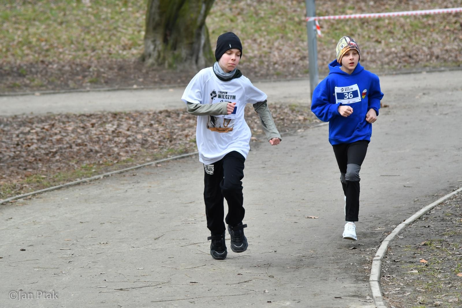 Zdjęcie w galerii na portalu naszraciborz.pl: Blisko 100 uczestników na starcie XIV Biegu Tropem Wilczym w Raciborzu wiadomości z regionu