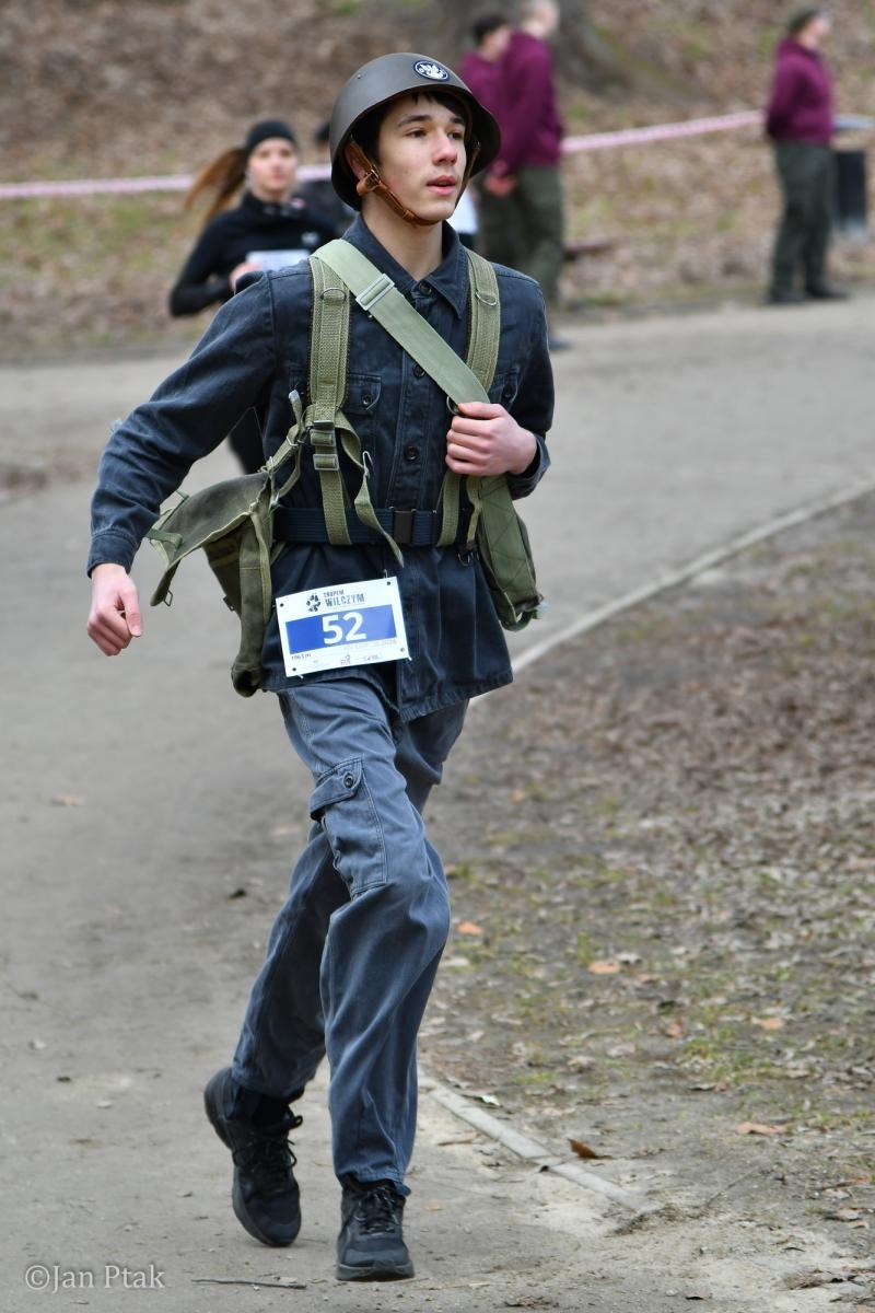Zdjęcie w galerii na portalu naszraciborz.pl: Blisko 100 uczestników na starcie XIV Biegu Tropem Wilczym w Raciborzu wiadomości z regionu