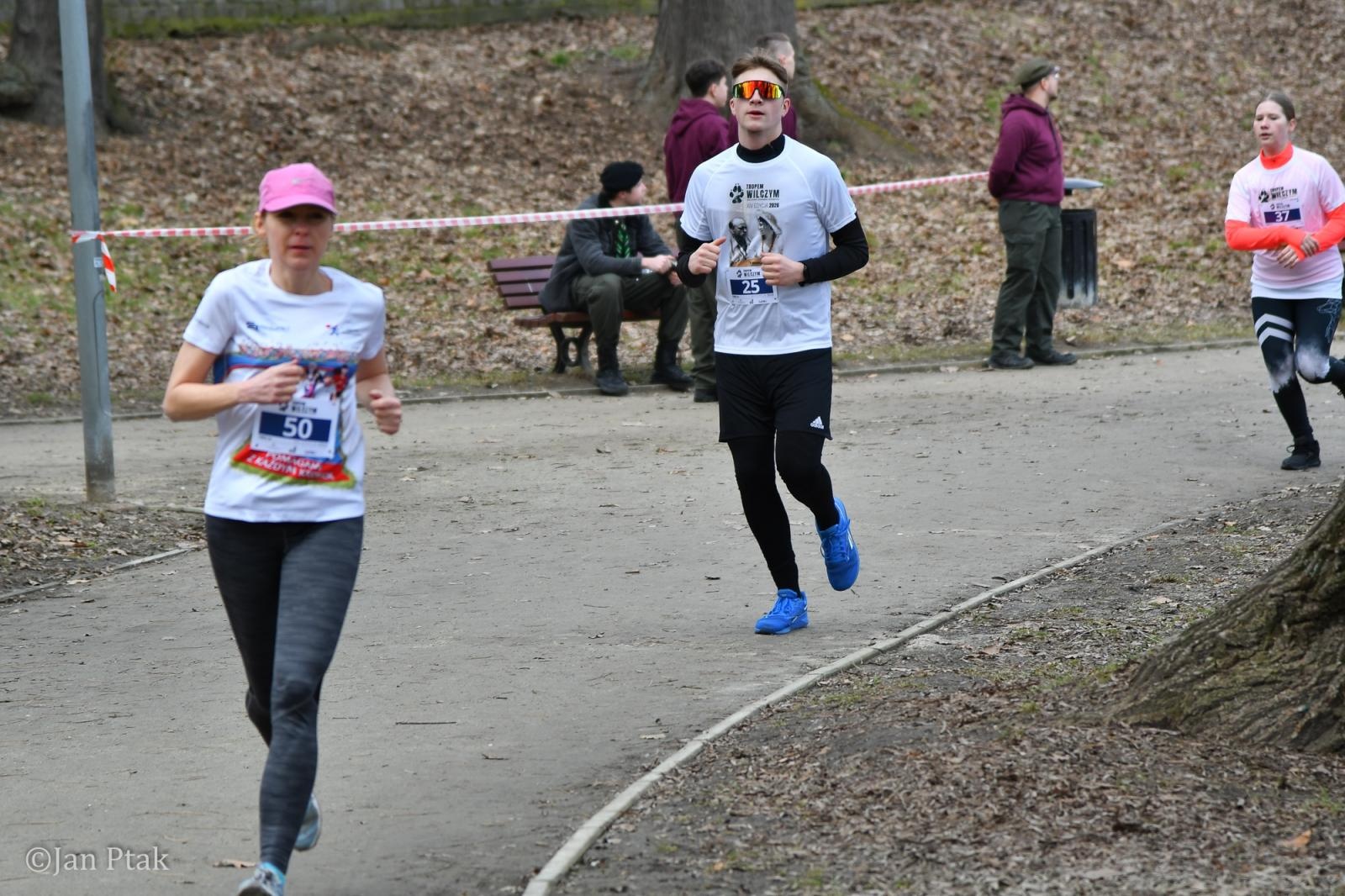Zdjęcie w galerii na portalu naszraciborz.pl: Blisko 100 uczestników na starcie XIV Biegu Tropem Wilczym w Raciborzu wiadomości z regionu