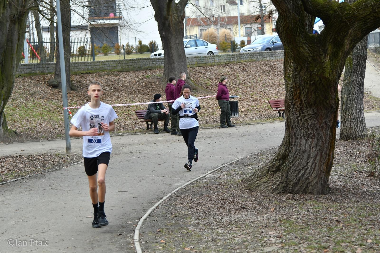 Zdjęcie w galerii na portalu naszraciborz.pl: Blisko 100 uczestników na starcie XIV Biegu Tropem Wilczym w Raciborzu wiadomości z regionu