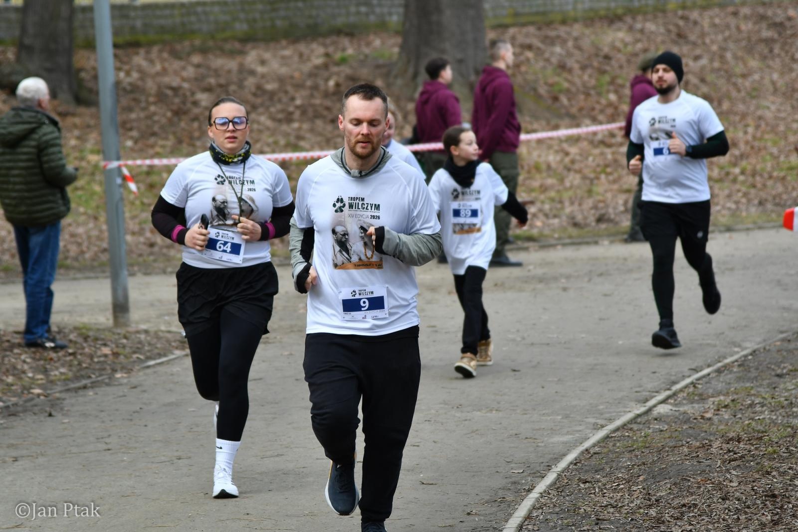 Zdjęcie w galerii na portalu naszraciborz.pl: Blisko 100 uczestników na starcie XIV Biegu Tropem Wilczym w Raciborzu wiadomości z regionu