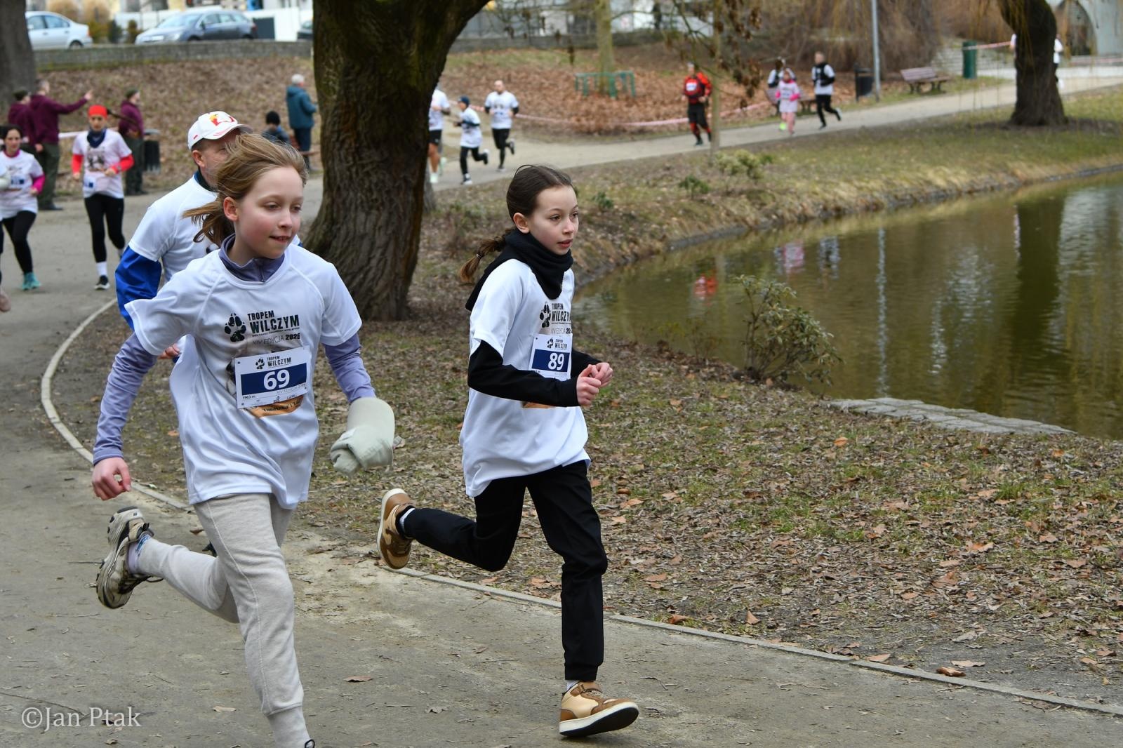 Zdjęcie w galerii na portalu naszraciborz.pl: Blisko 100 uczestników na starcie XIV Biegu Tropem Wilczym w Raciborzu wiadomości z regionu